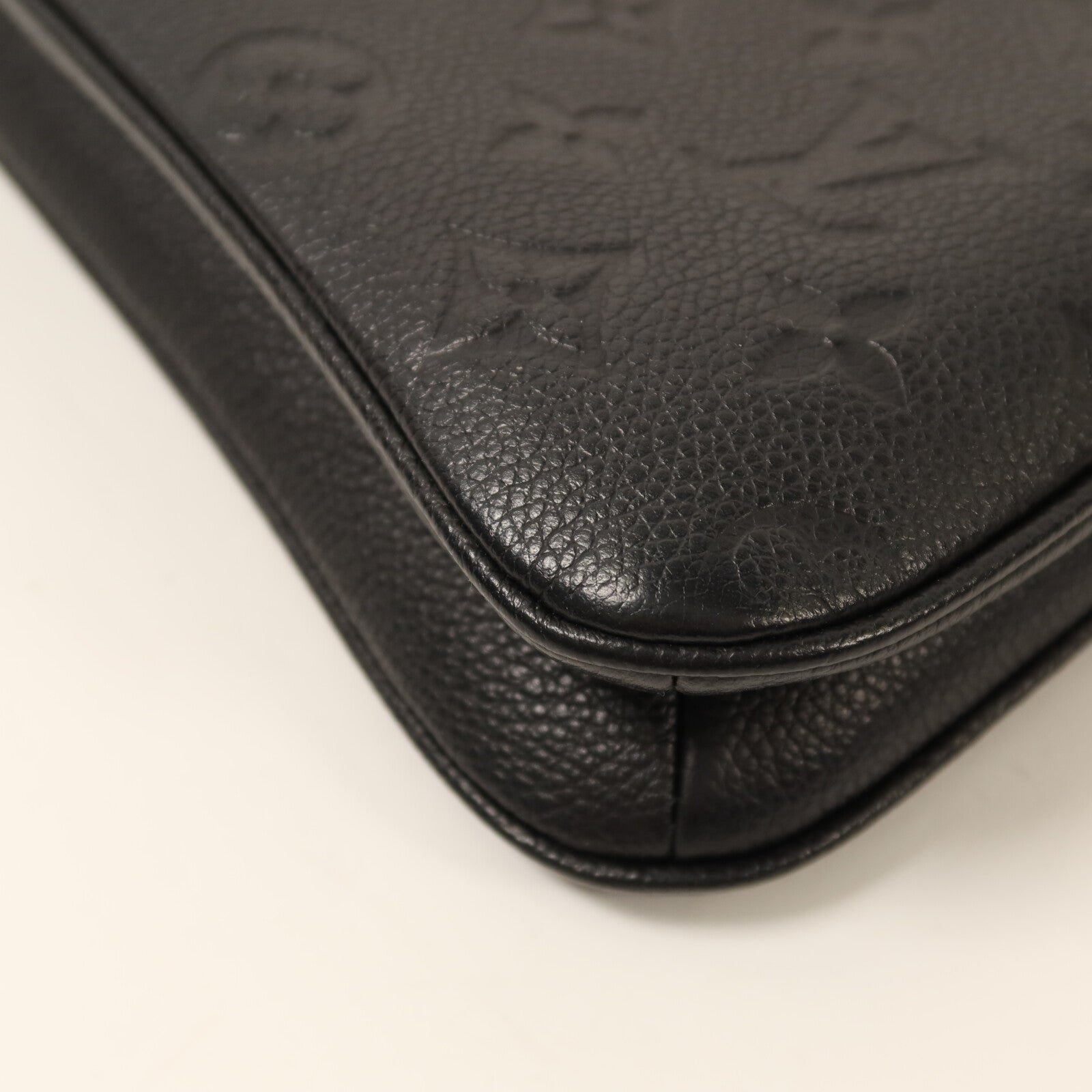 LOUIS VUITTON Monogram Empreinte Liv Pochette金扣鏈帶手挽肩背兩用袋
