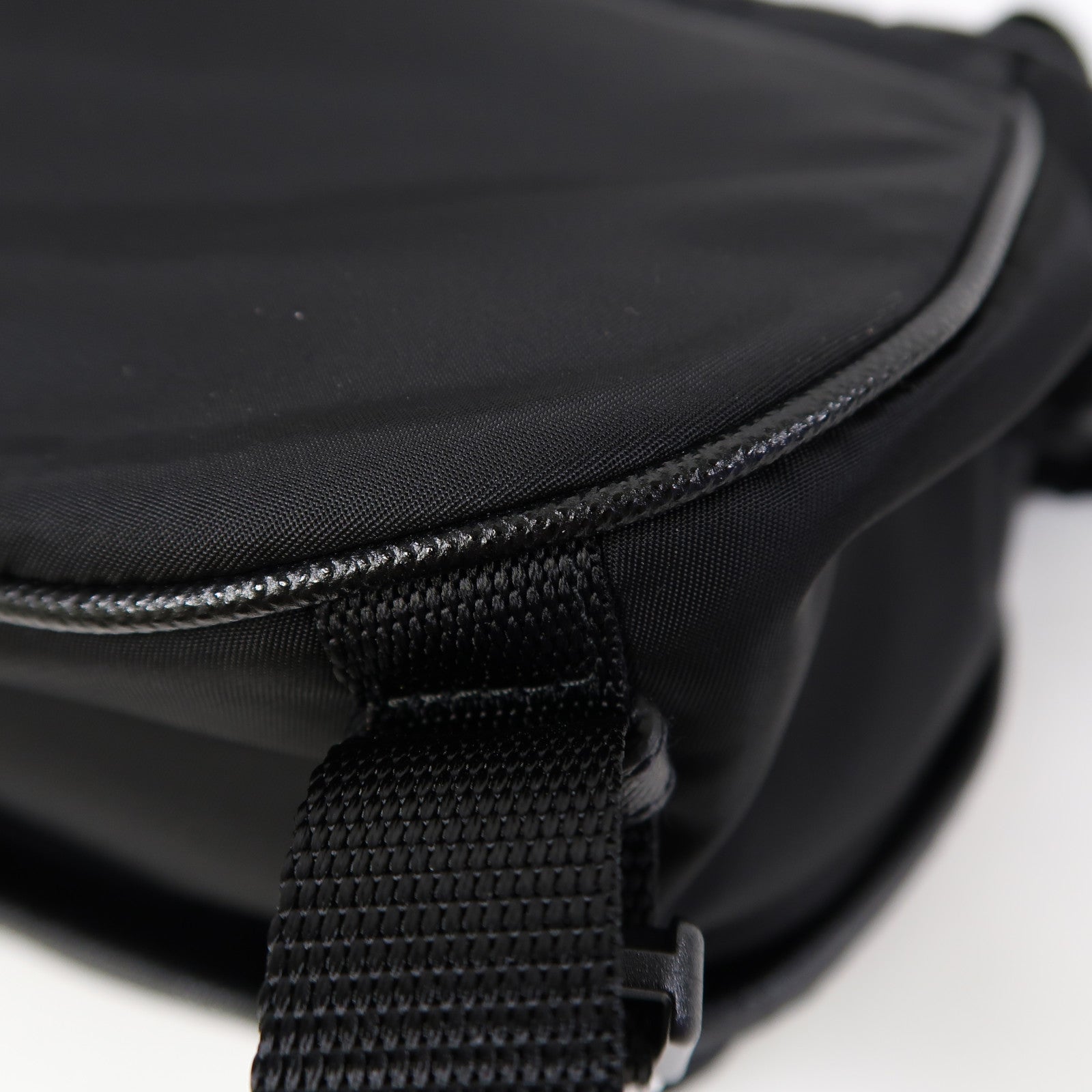 PRADA 尼龍Shoulder Bag銀扣肩背袋黑色