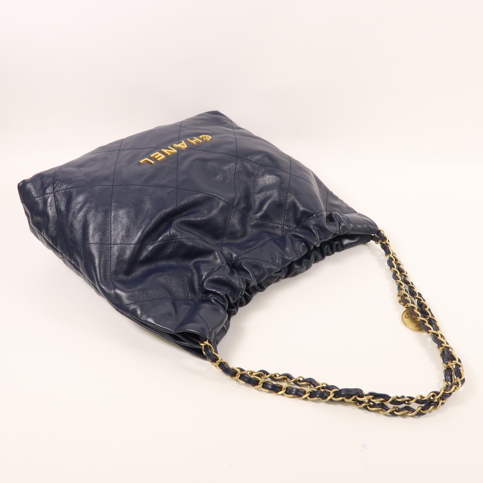 CHANEL 牛皮皮革Chanel 22 Medium金扣鏈帶手挽袋