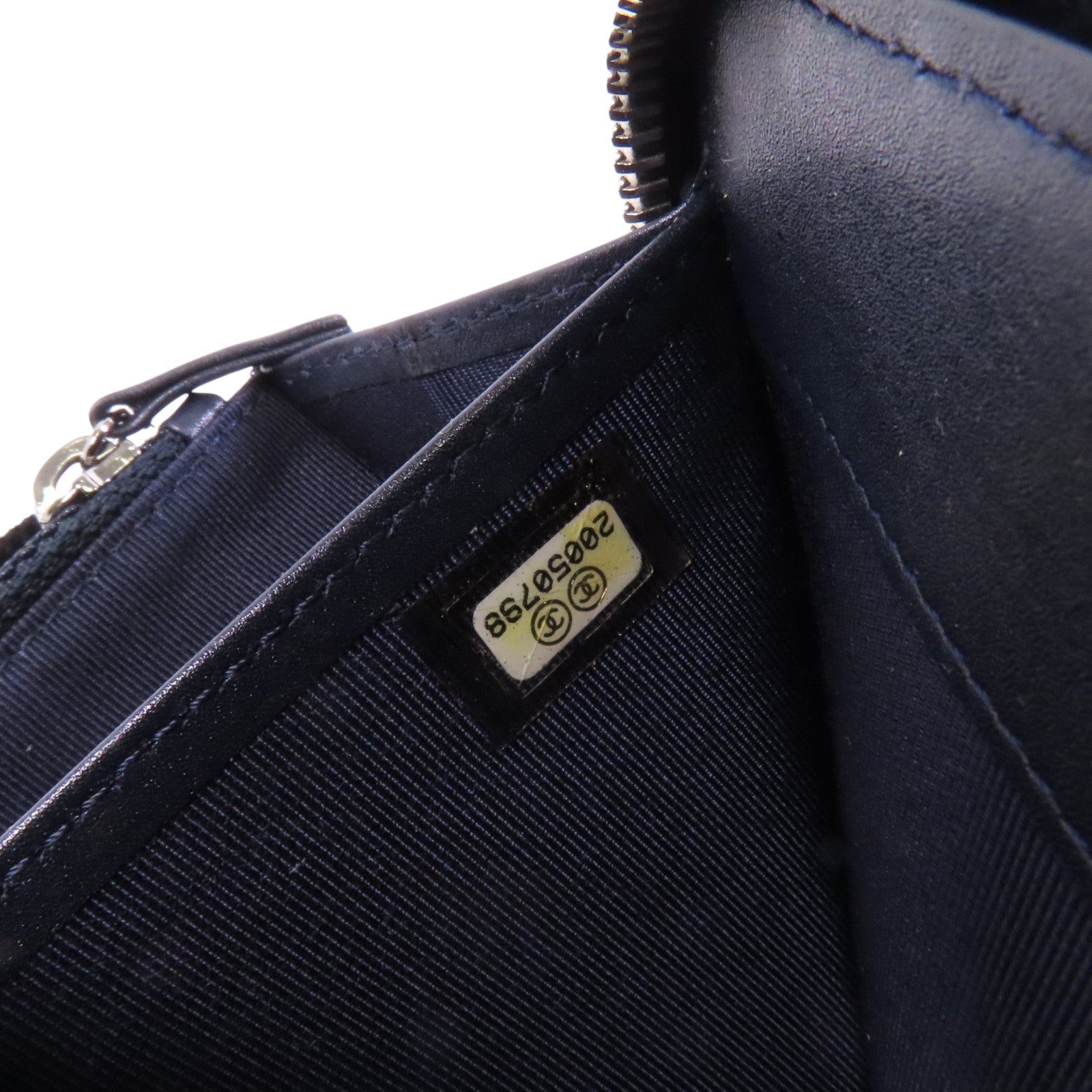 CHANEL 牛皮皮革Round Long Wallet銀扣拉鏈長錢包