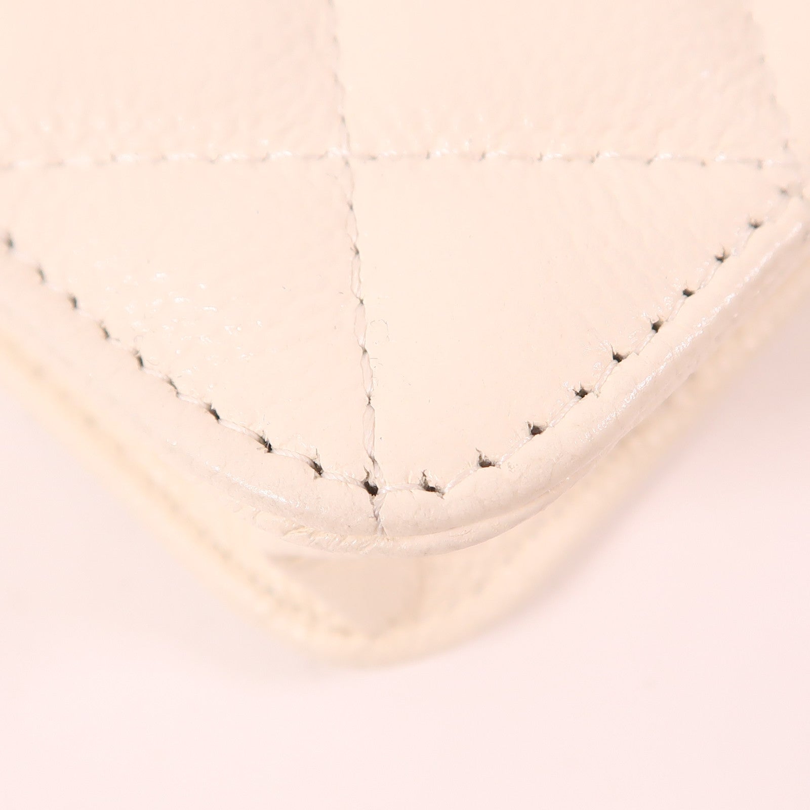 CHANEL 【激減優惠】牛皮皮革Phone Case金扣鏈帶肩背袋