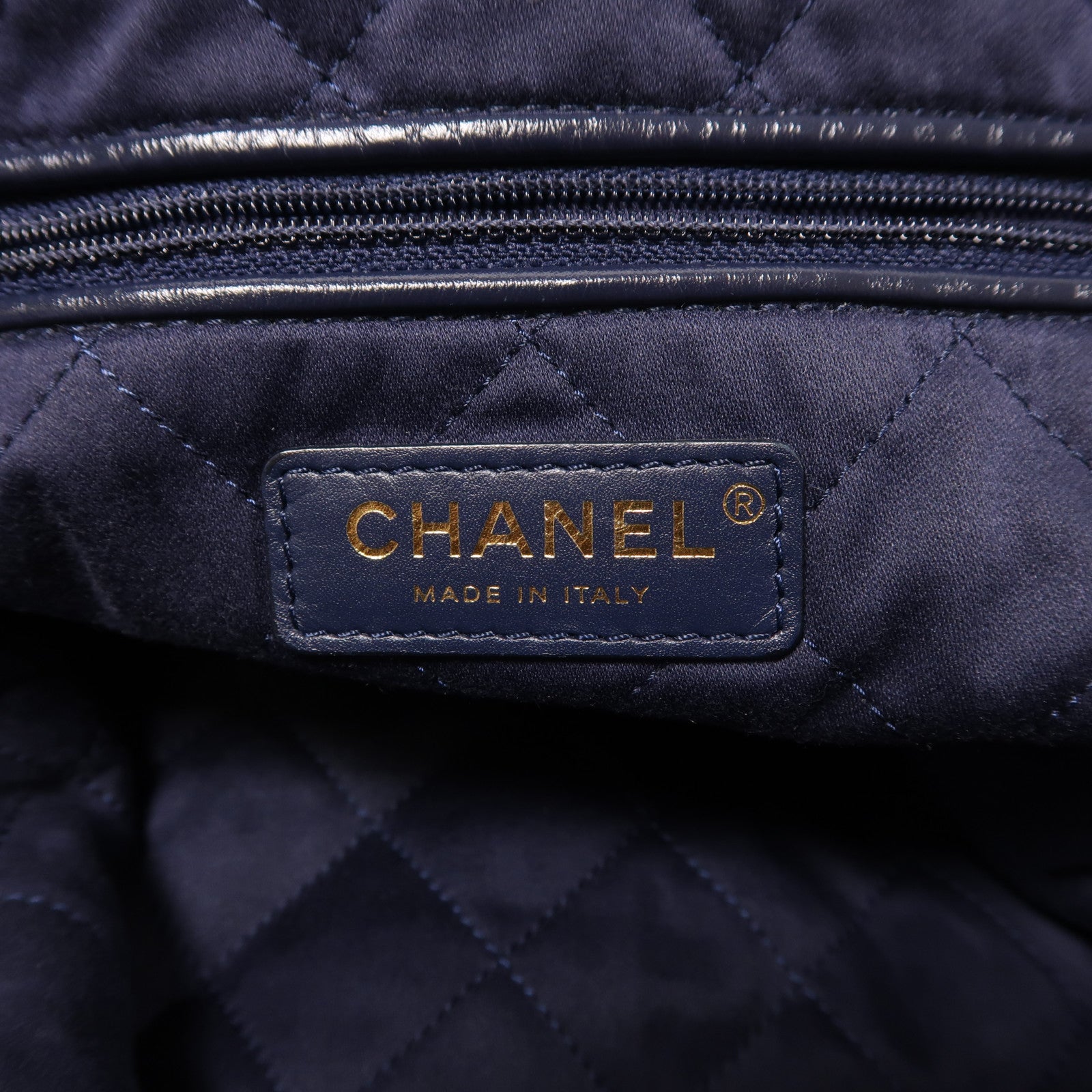 CHANEL 牛皮皮革Chanel 22 Medium金扣鏈帶手挽袋