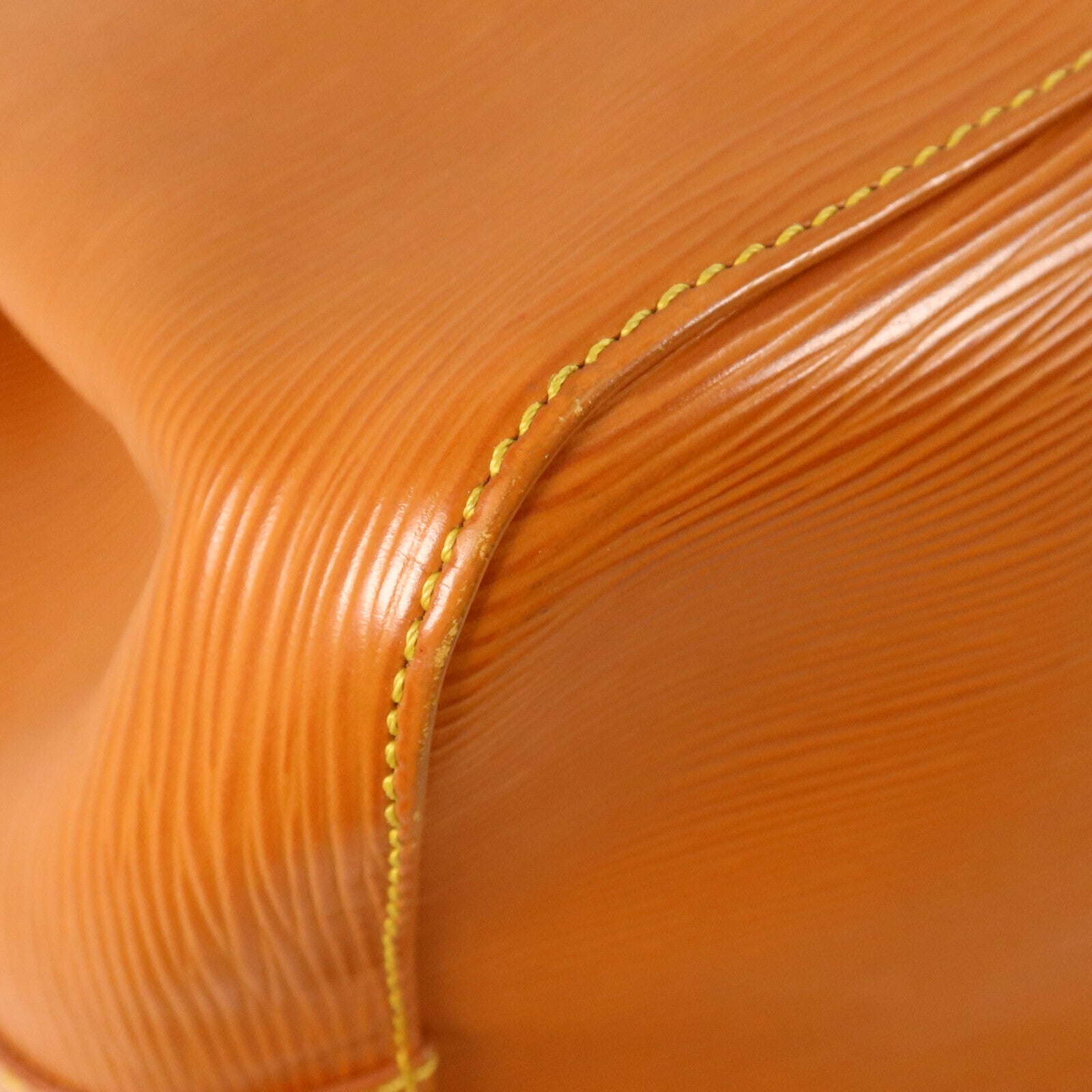 LOUIS VUITTON Epi Petit Noe金扣肩背袋