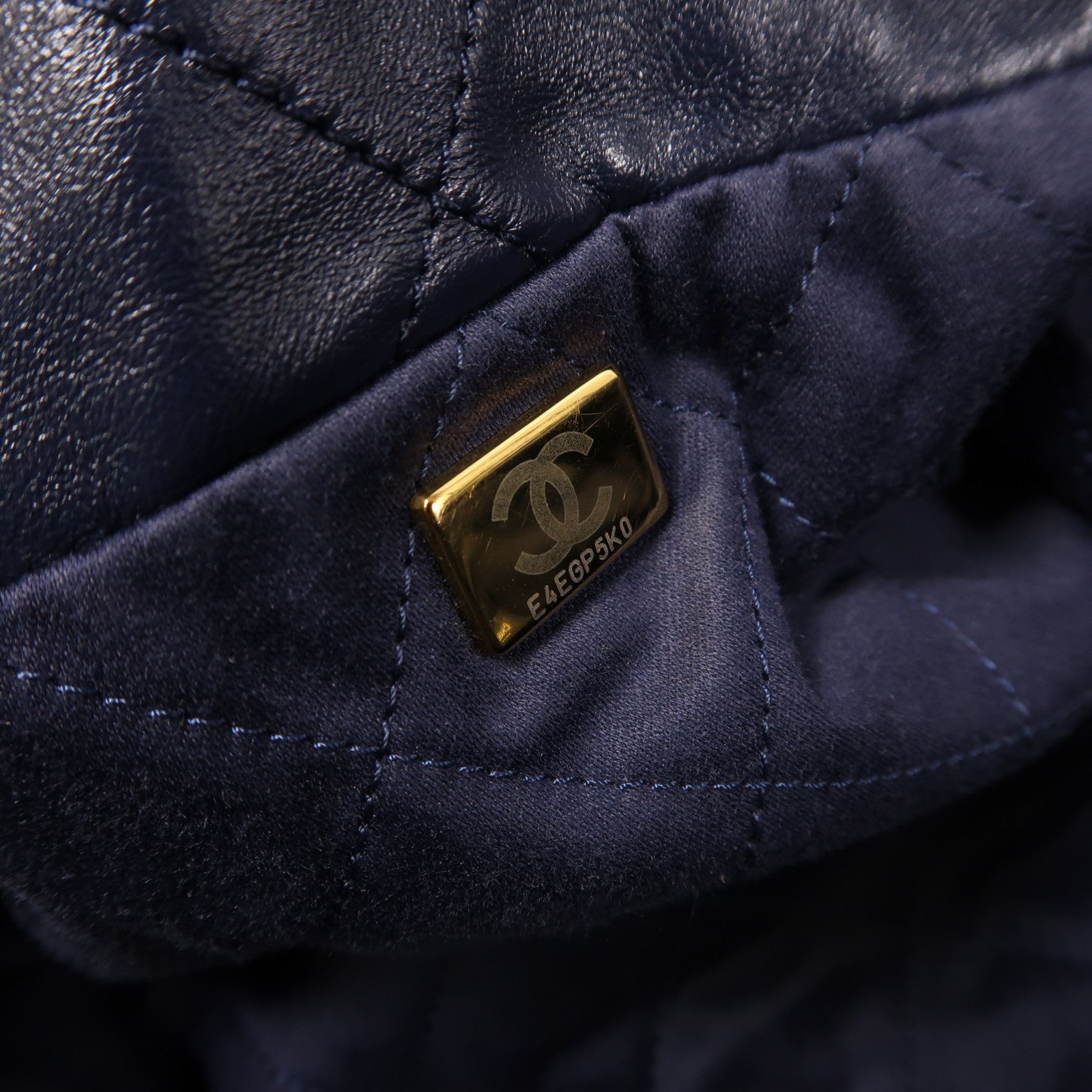 CHANEL 牛皮皮革Chanel 22 Medium金扣鏈帶手挽袋