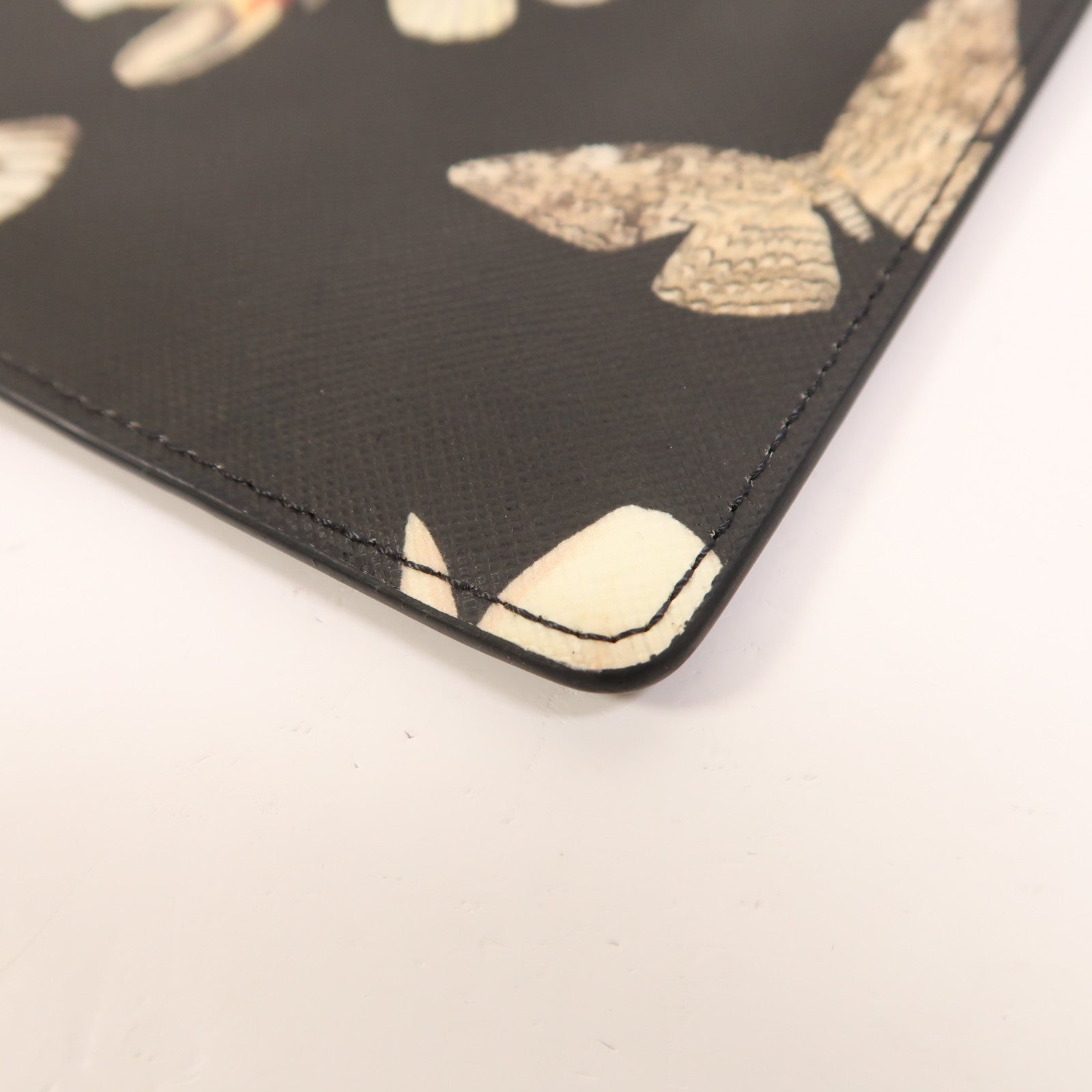 GIVENCHY 皮革Pouch金扣手拿包