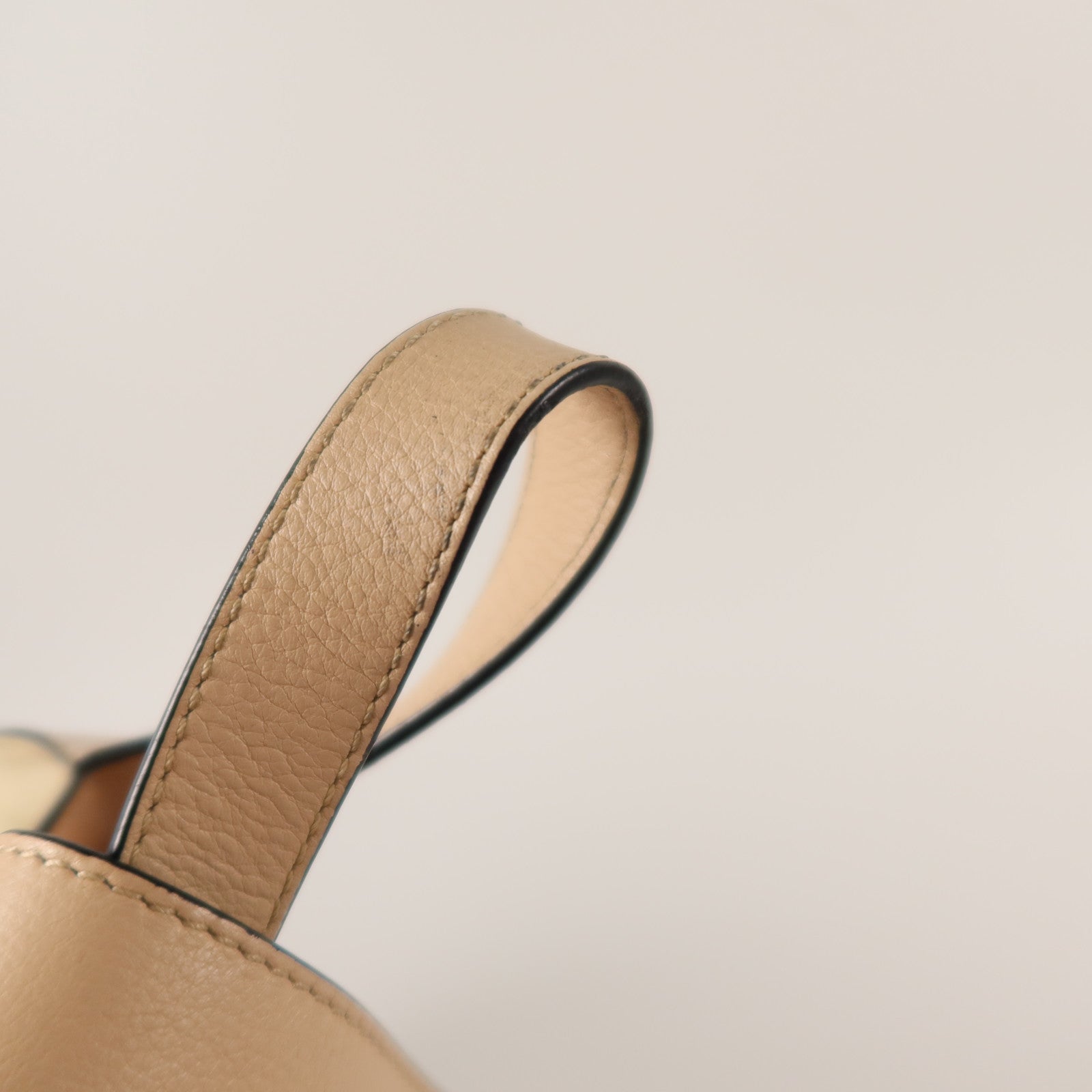 LOEWE 牛皮皮革Hammock Small金扣手挽肩背兩用袋