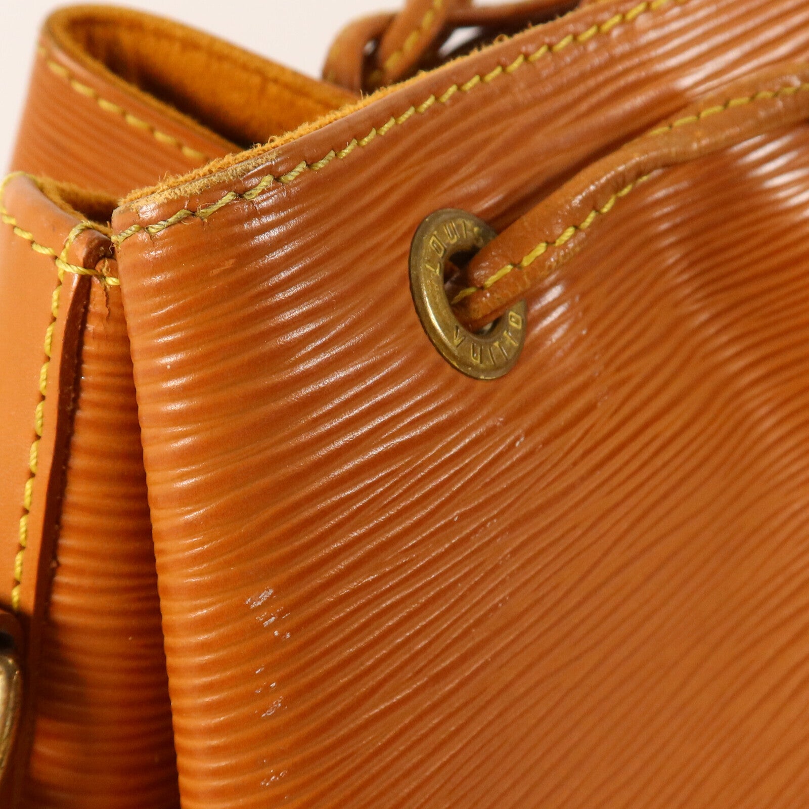 LOUIS VUITTON Epi Petit Noe金扣肩背袋