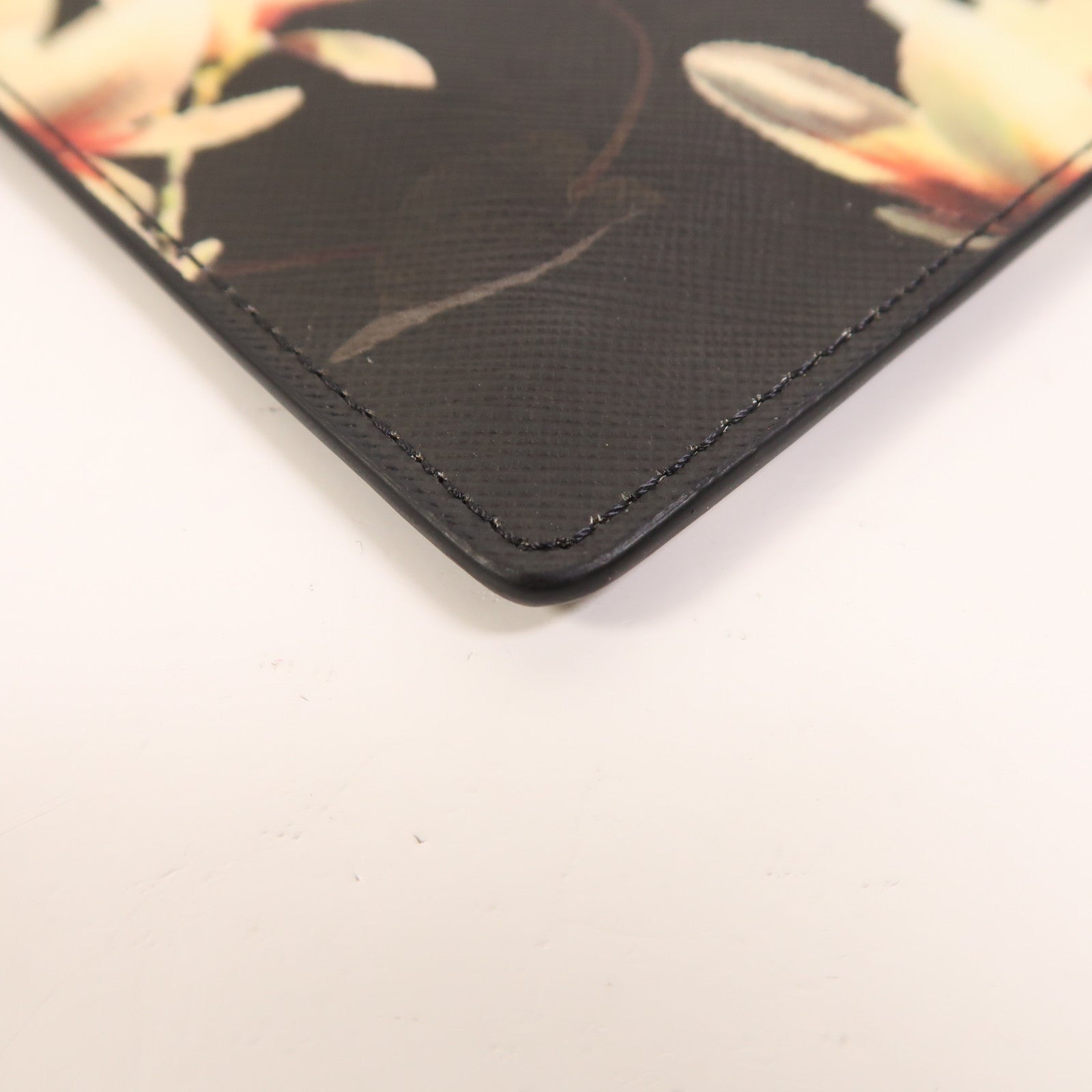 GIVENCHY 皮革Pouch金扣手拿包