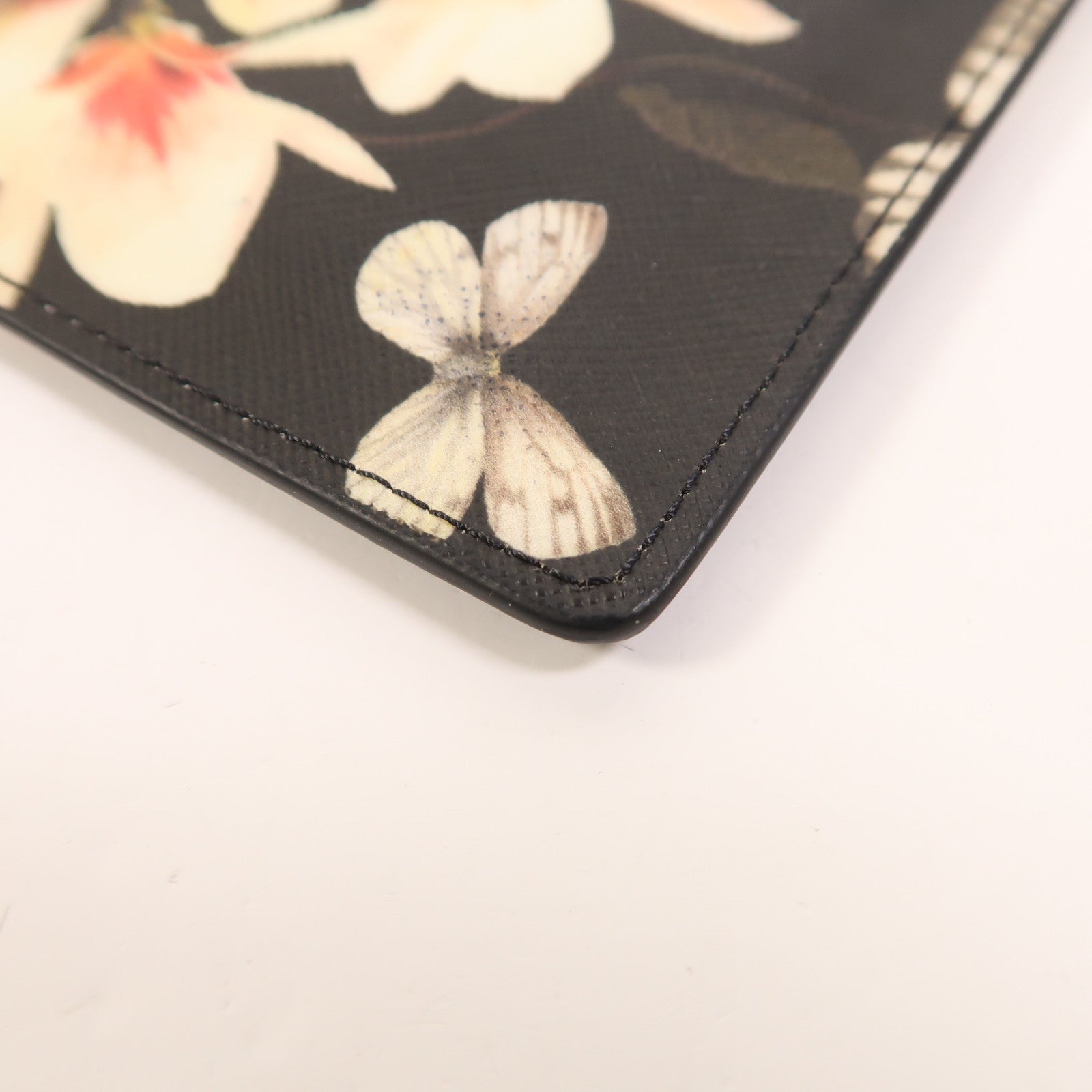 GIVENCHY 皮革Pouch金扣手拿包