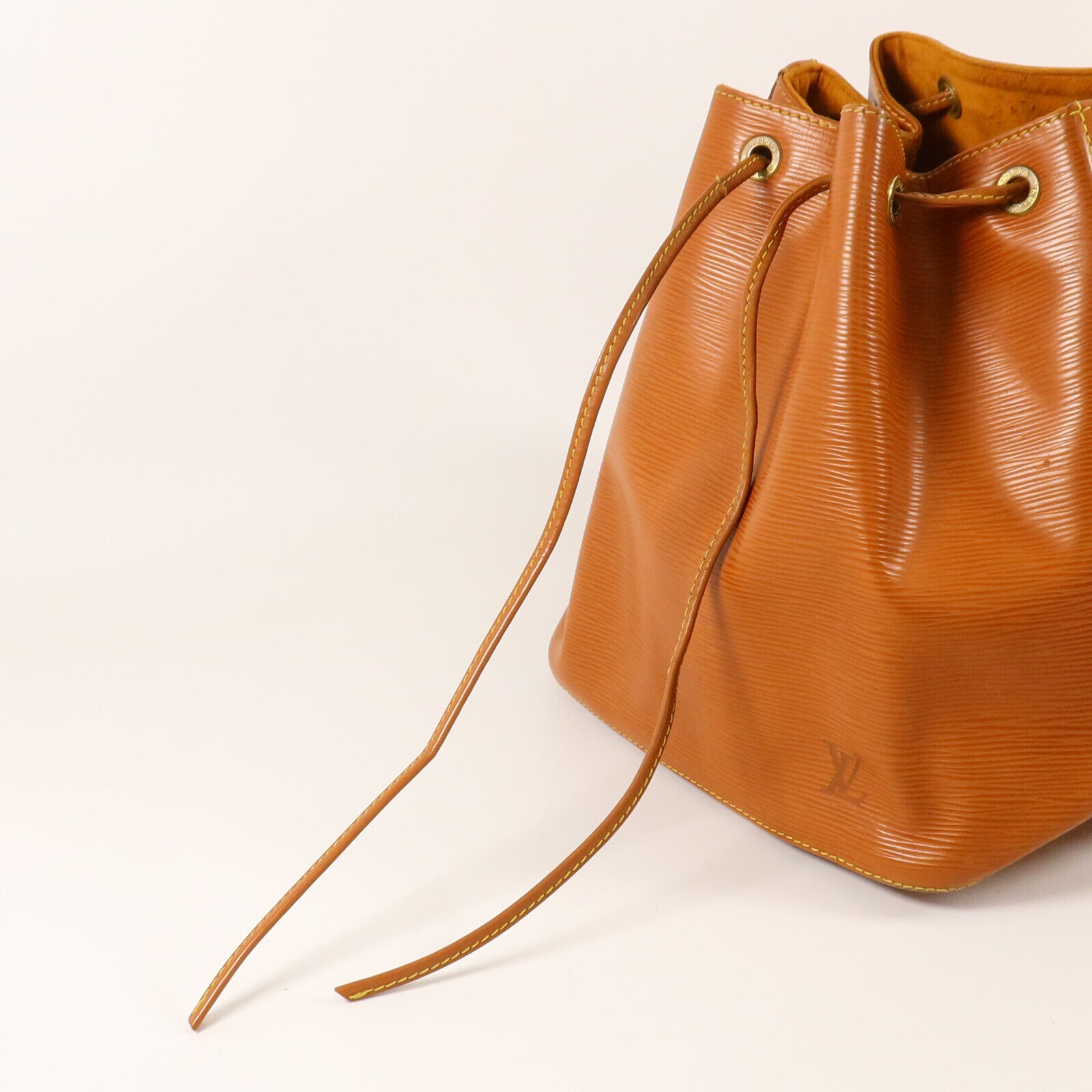 LOUIS VUITTON Epi Petit Noe金扣肩背袋