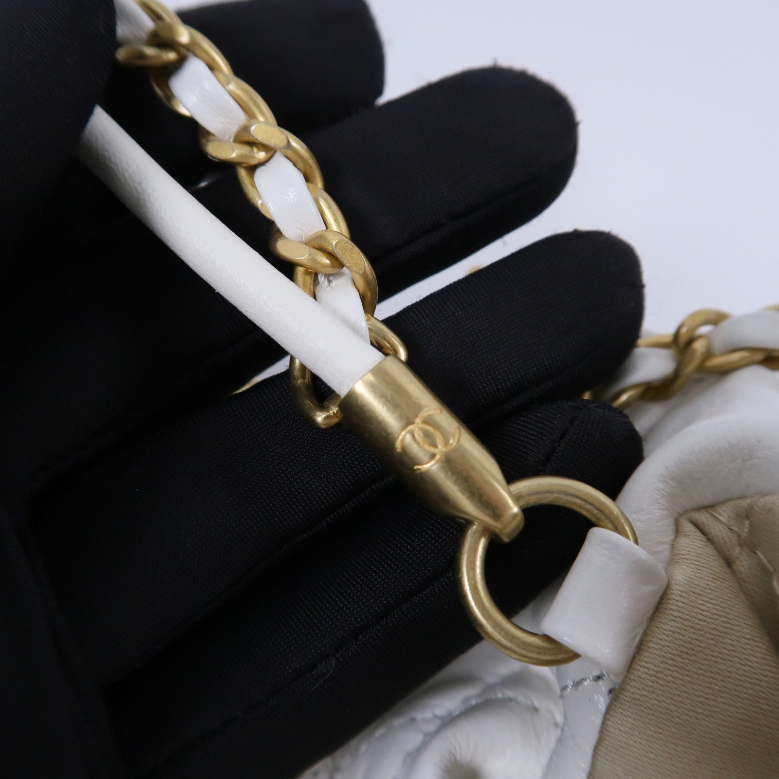 CHANEL 【激減優惠】牛皮皮革22 Mini鏈帶肩背袋