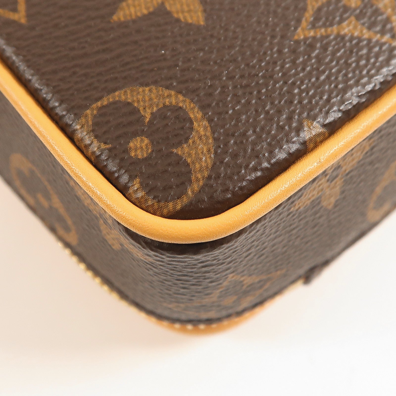 LOUIS VUITTON Monogram Baladeur Wearable Wallet金扣肩背袋