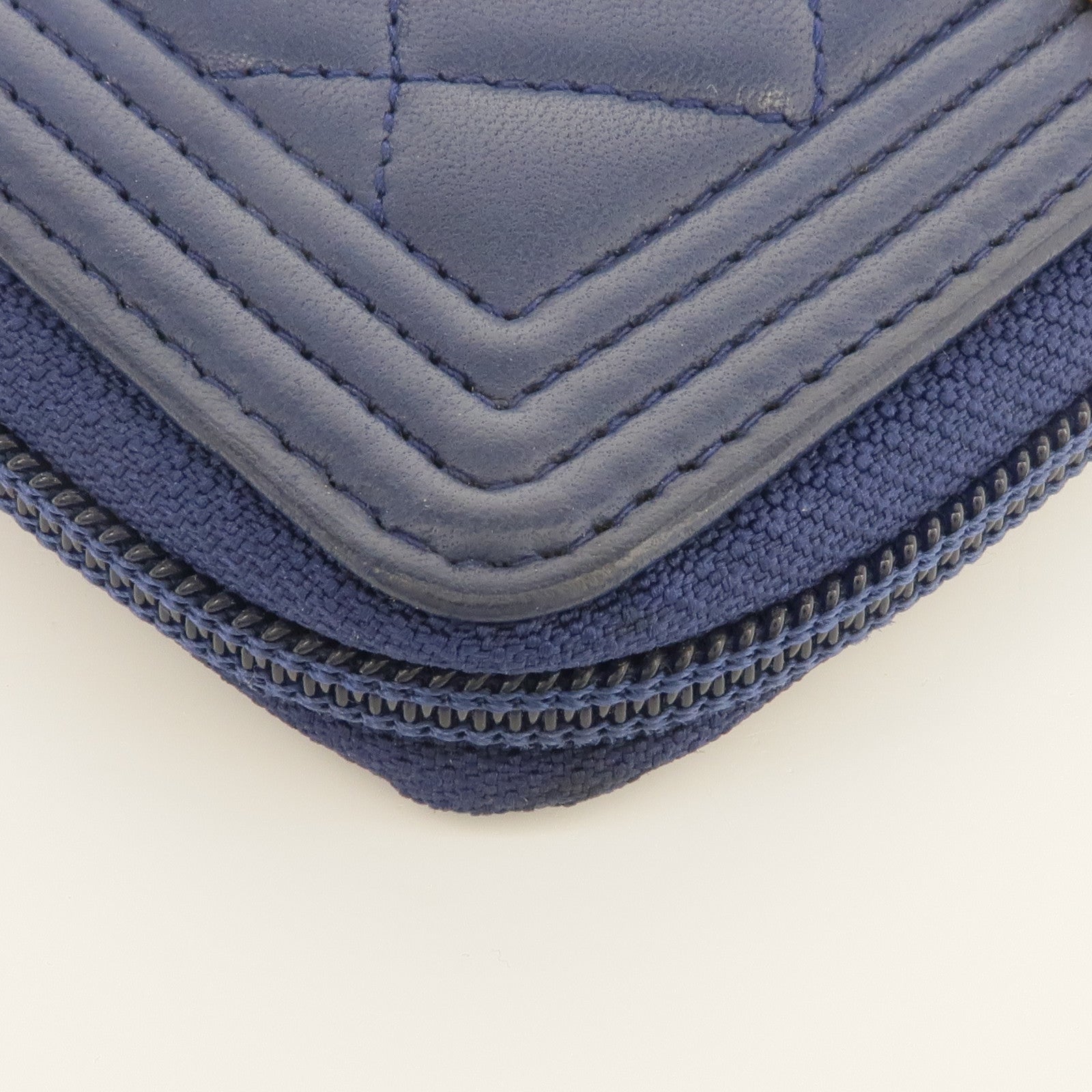 CHANEL 羊皮皮革Boy Zipped Wallet金扣錢包