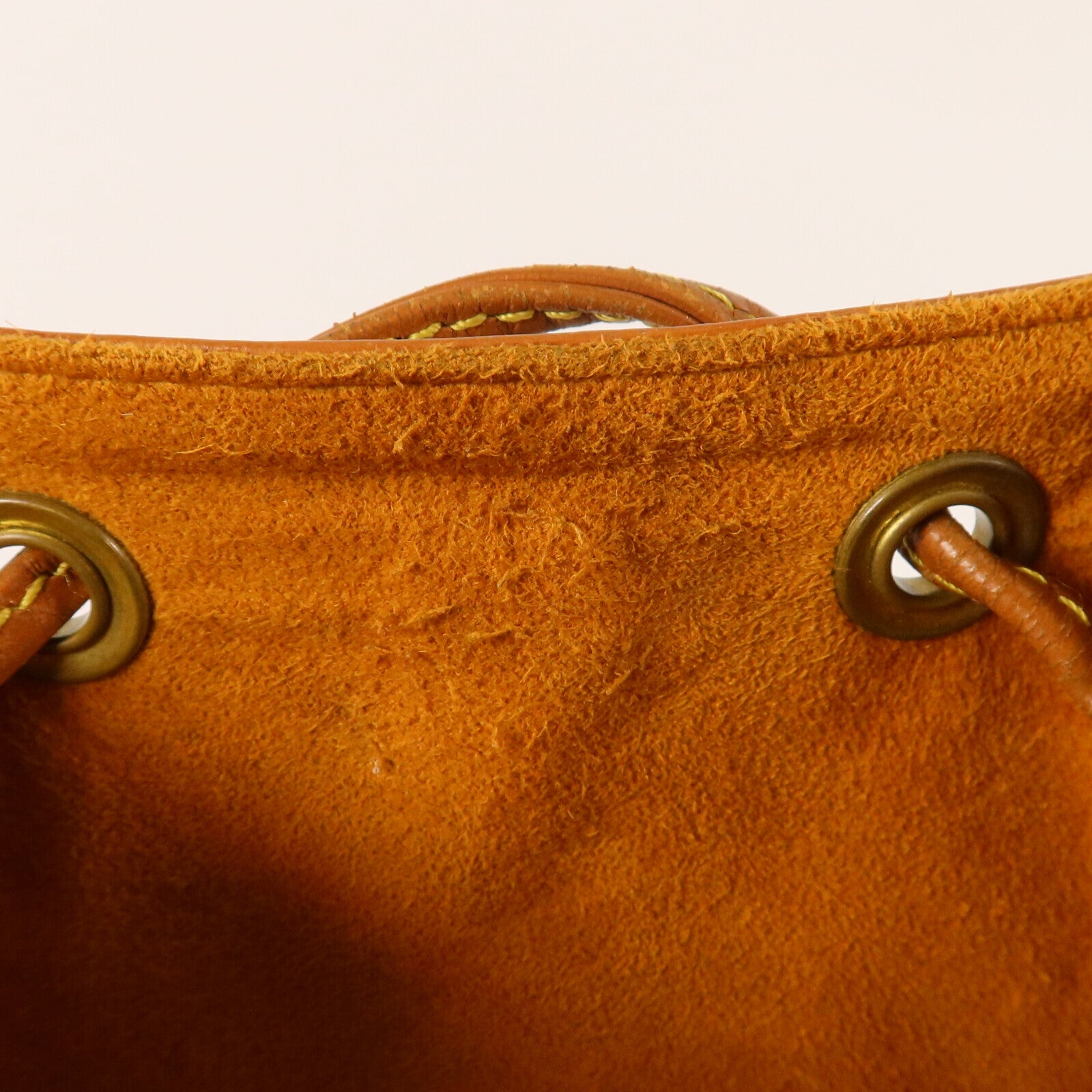 LOUIS VUITTON Epi Petit Noe金扣肩背袋