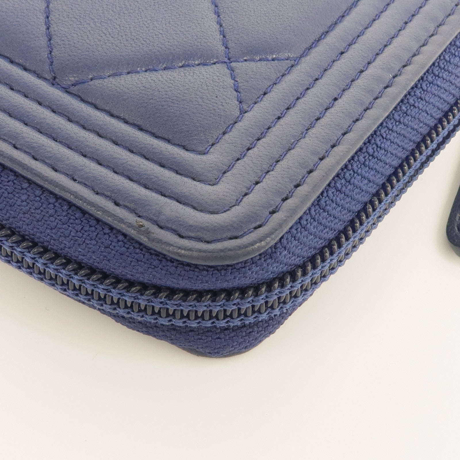 CHANEL 羊皮皮革Boy Zipped Wallet金扣錢包