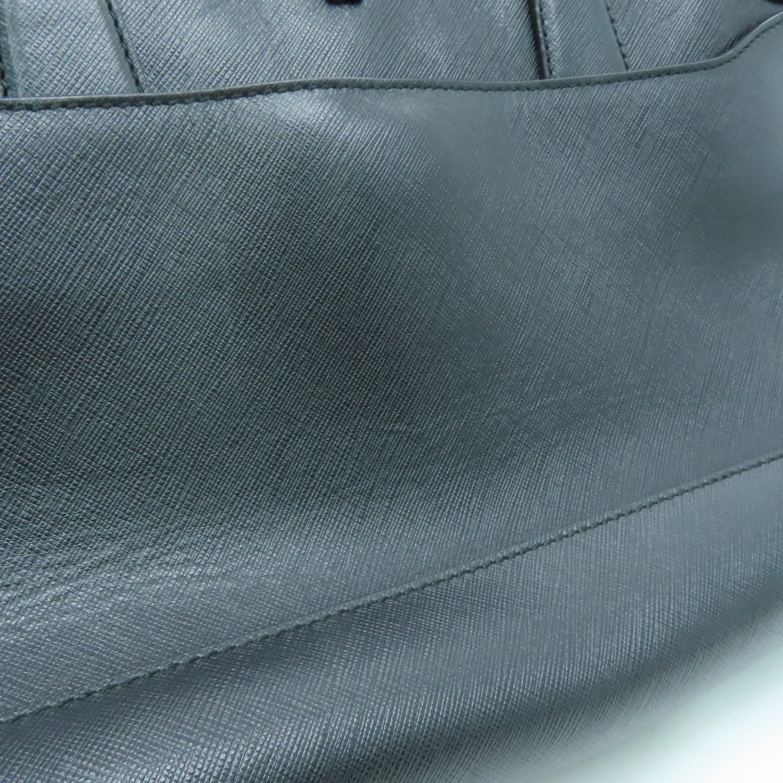 Salvatore Ferragamo 【激減優惠】牛皮皮革Hand Bag銀扣手挽袋黑色