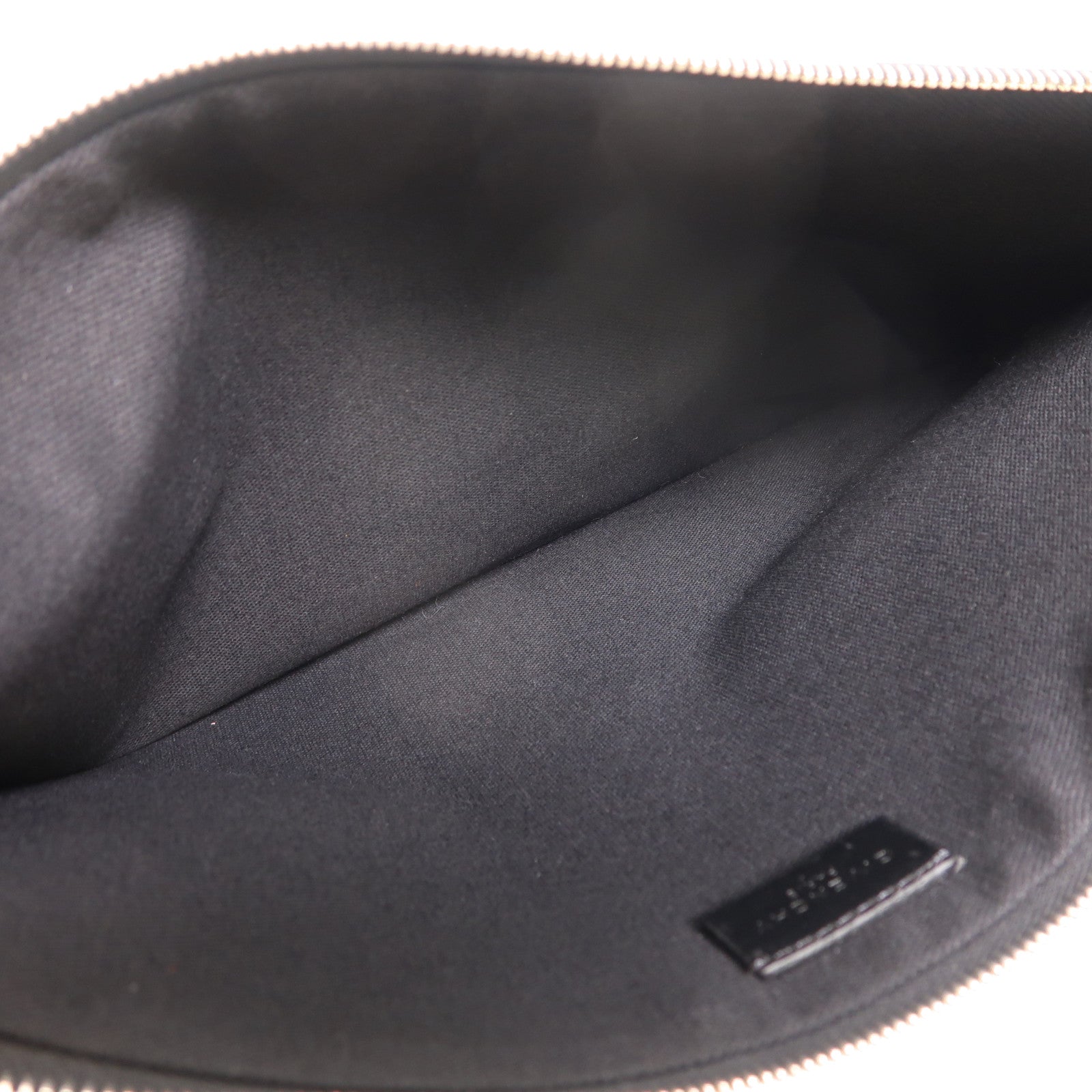 GIVENCHY 皮革Pouch金扣手拿包