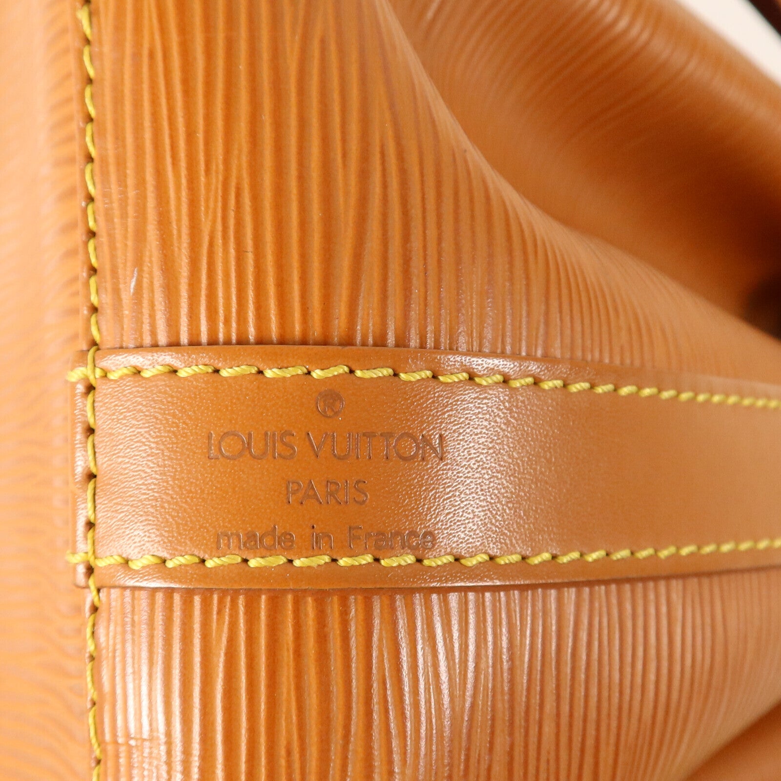 LOUIS VUITTON Epi Petit Noe金扣肩背袋