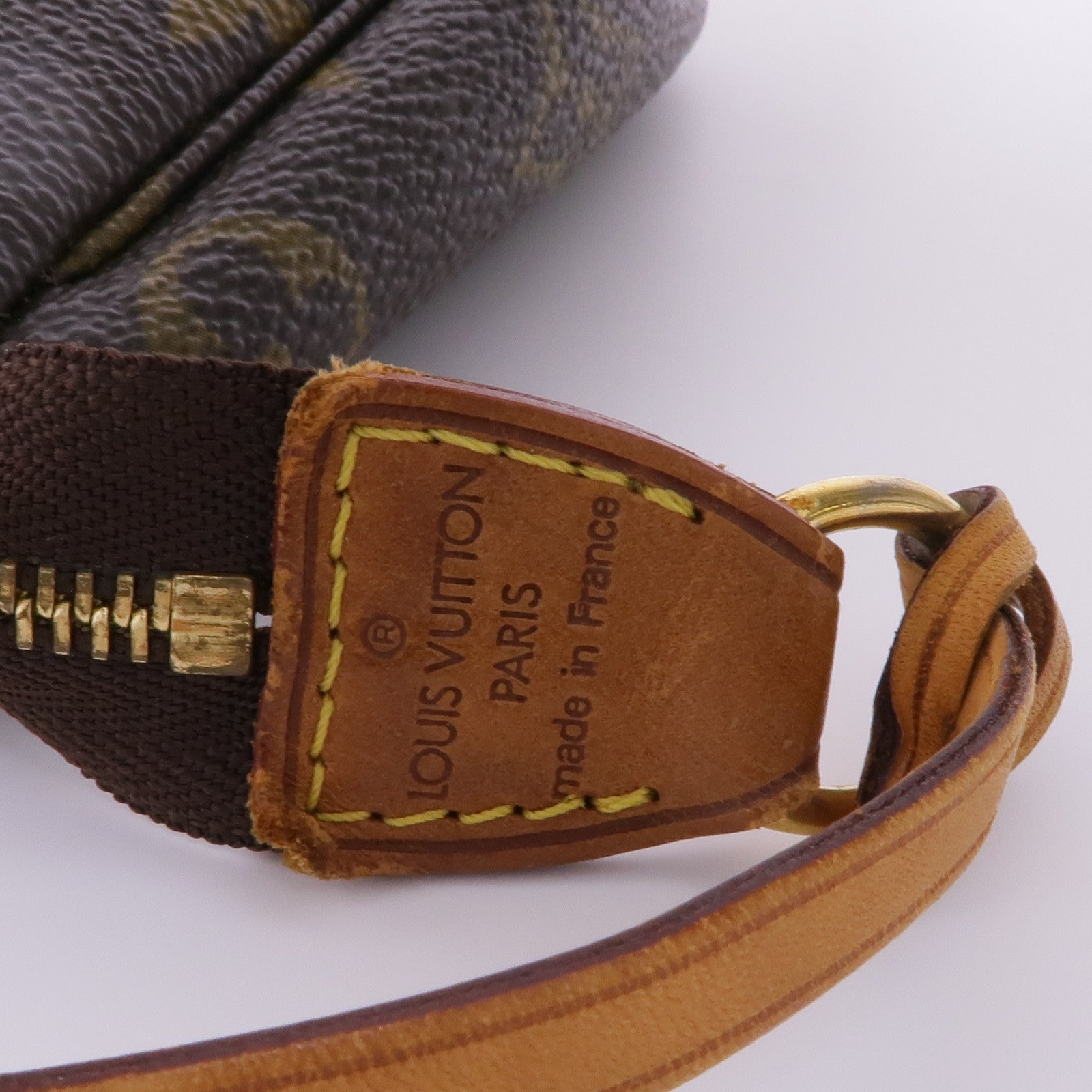 LOUIS VUITTON Monogram Pochette Accessoires金扣手拿包棕色