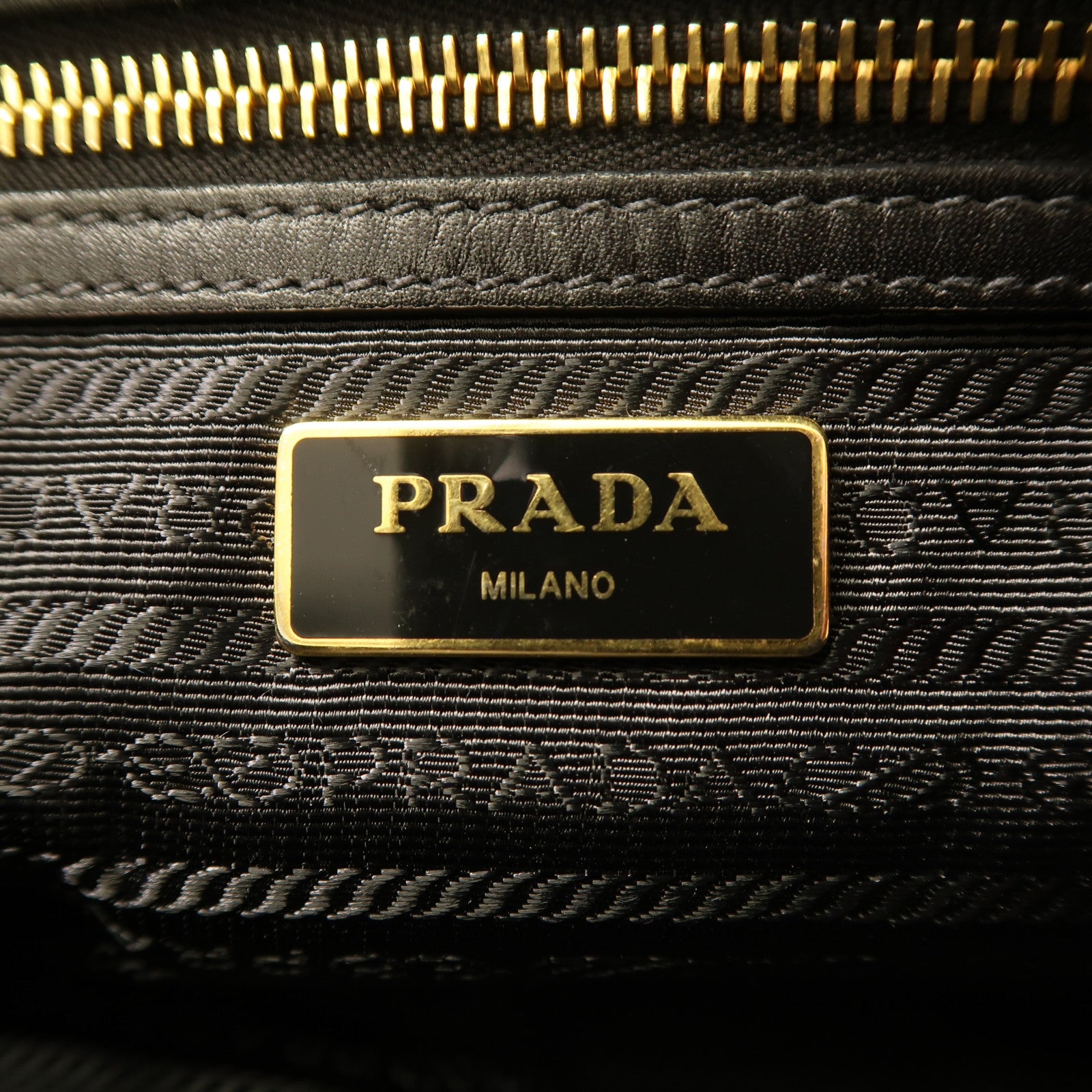 PRADA 帆布Shoulder Bag金扣肩背袋