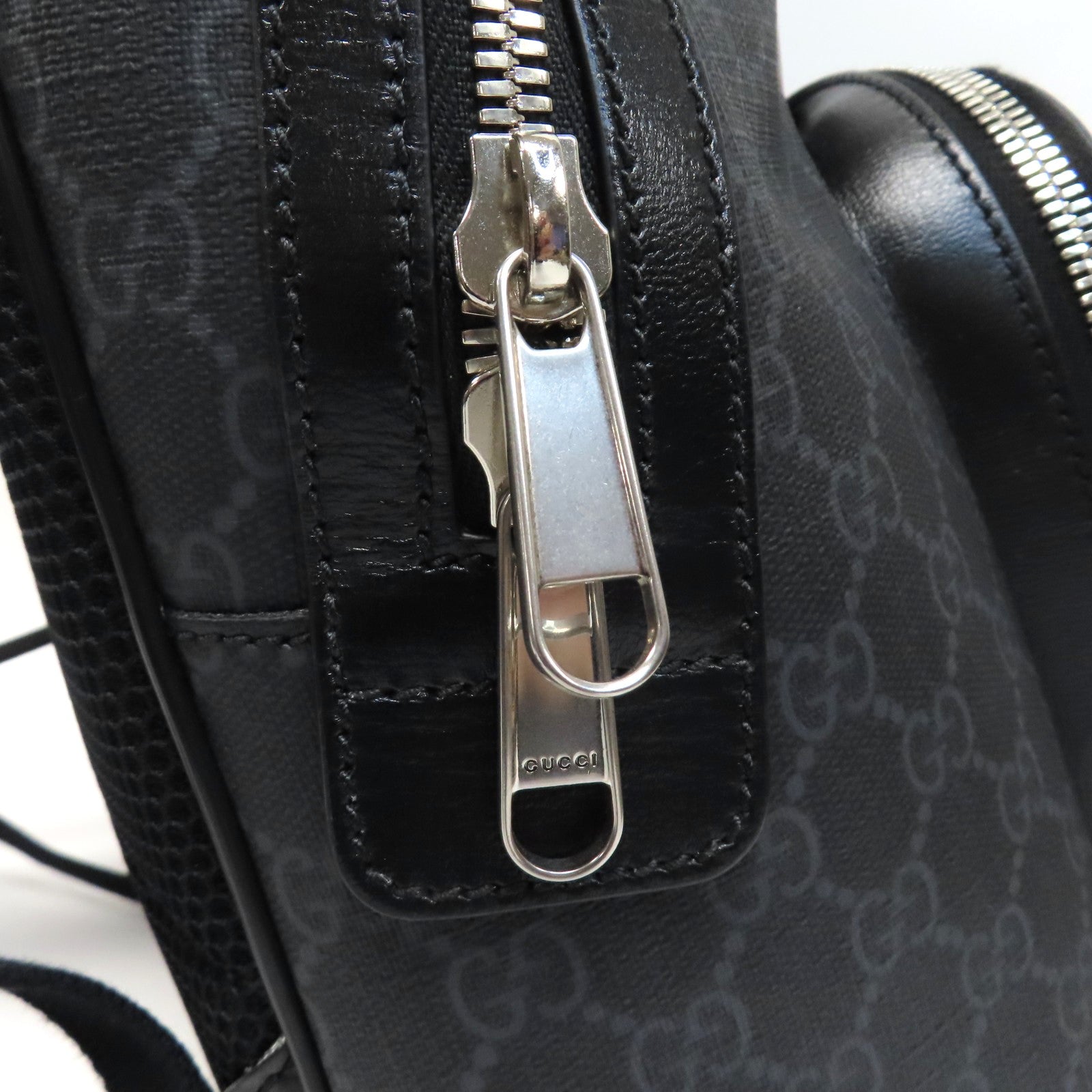 GUCCI 塗層帆布Backpack銀扣背包黑色