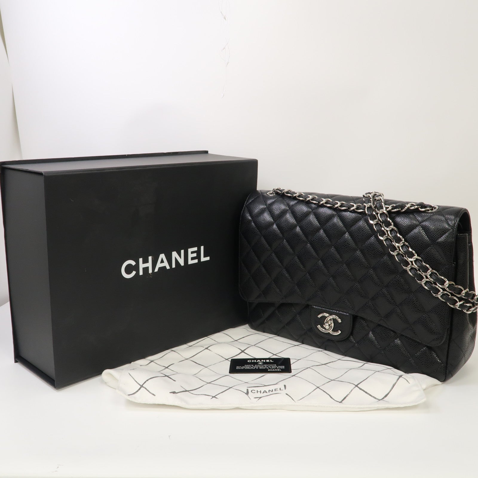 CHANEL 【激減優惠】菱格牛皮皮革Maxi Jumbo銀扣鏈帶肩背袋黑色