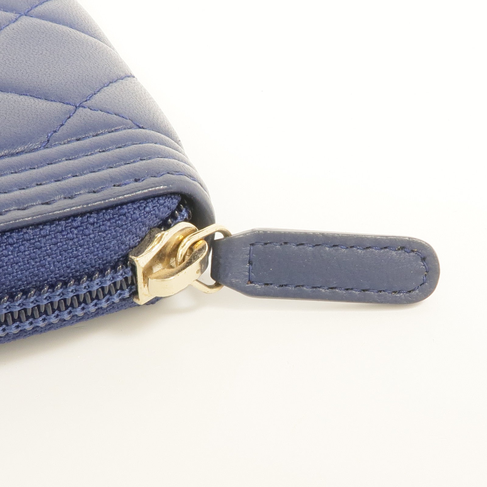 CHANEL 羊皮皮革Boy Zipped Wallet金扣錢包