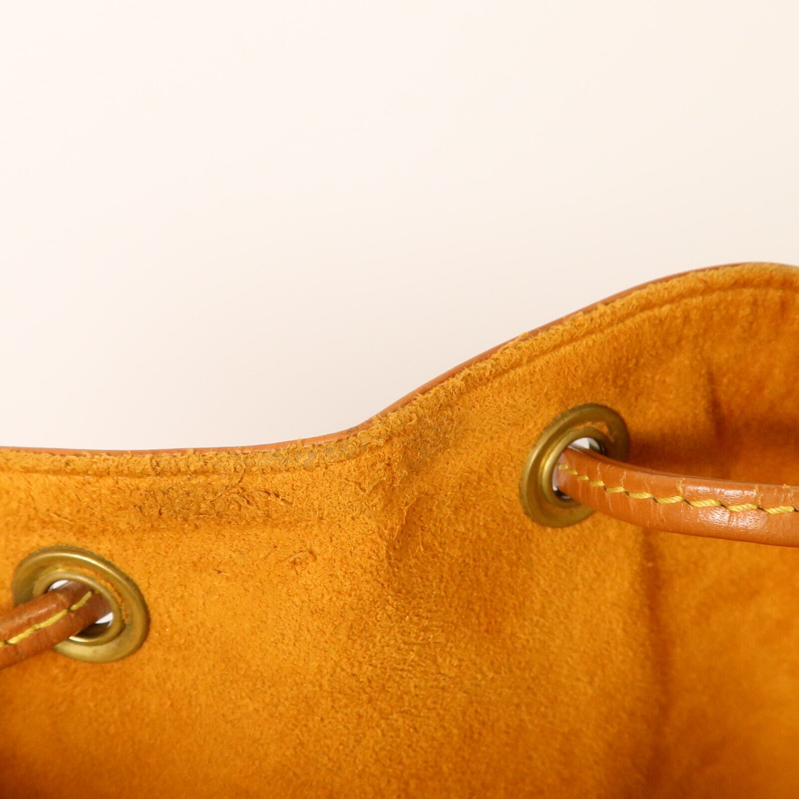 LOUIS VUITTON Epi Petit Noe金扣肩背袋