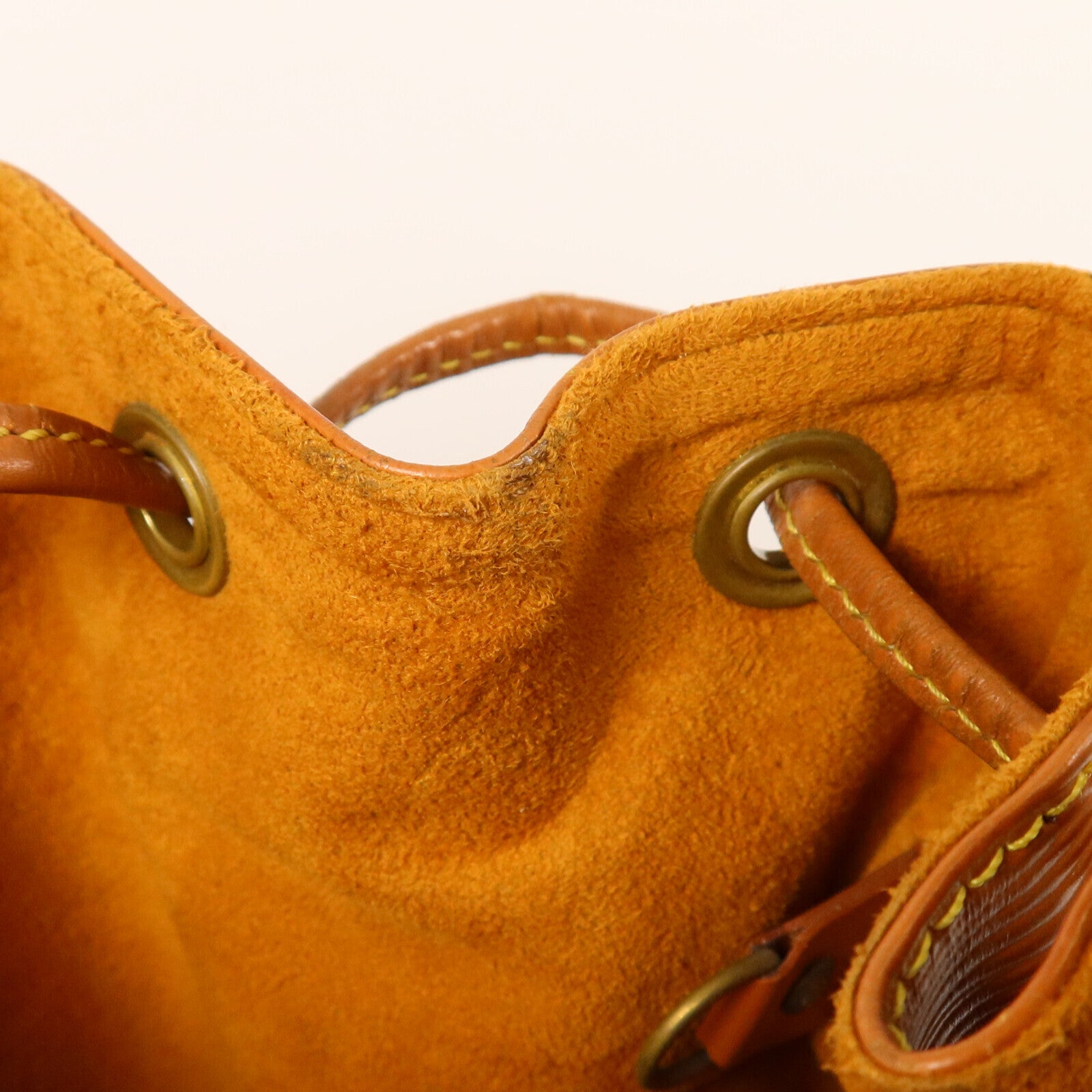 LOUIS VUITTON Epi Petit Noe金扣肩背袋