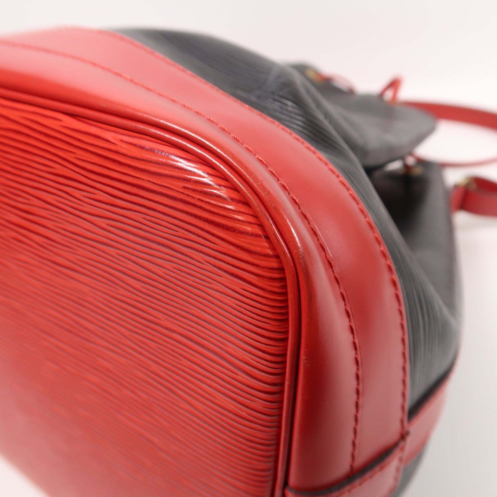 LOUIS VUITTON Epi Noe金扣肩背袋