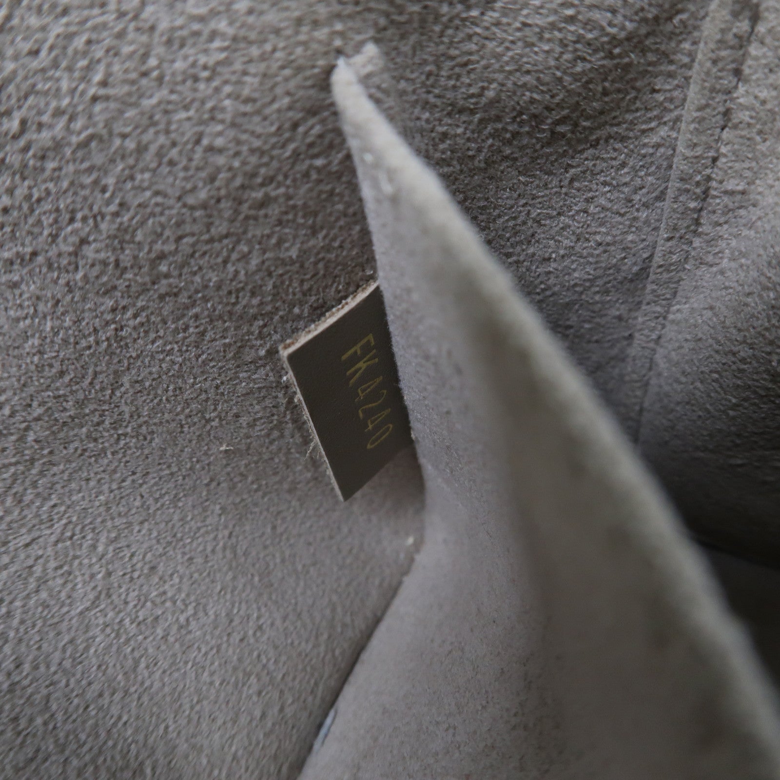 LOUIS VUITTON Monogram Empreinte Giant Vanity金扣手挽肩背兩用袋卡其色