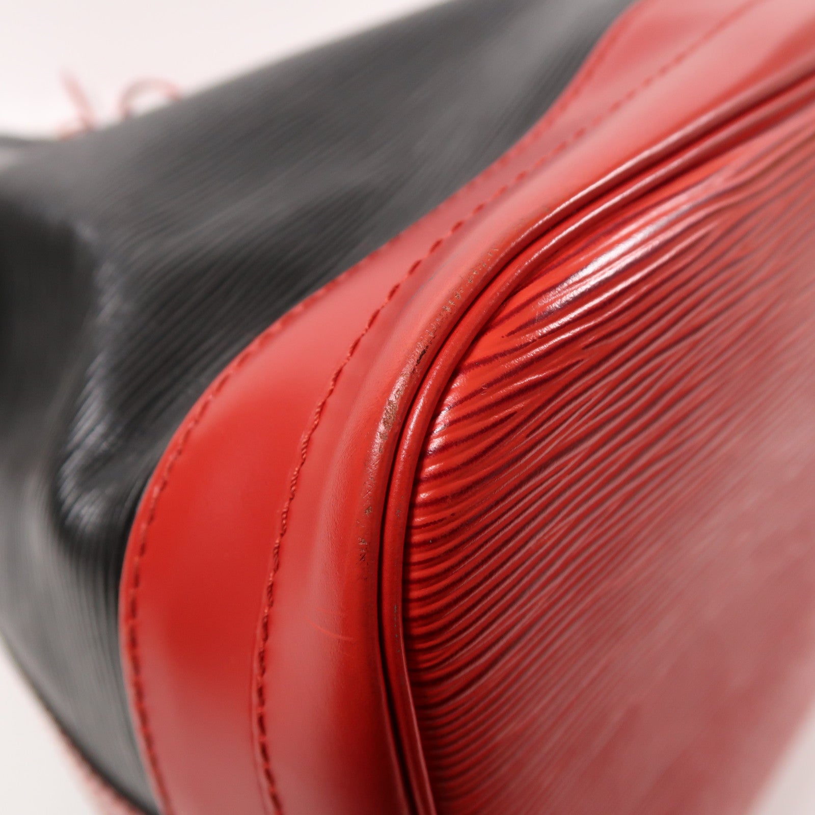 LOUIS VUITTON Epi Noe金扣肩背袋