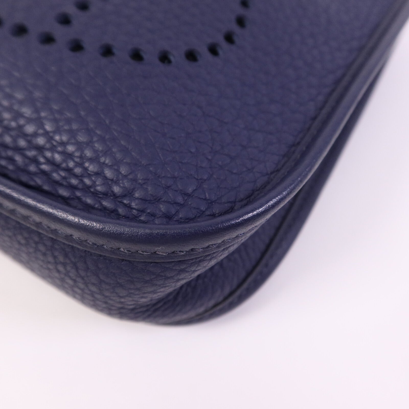 HERMES Clemence皮革Evelyne TPM銀扣肩背袋Bleu Encre