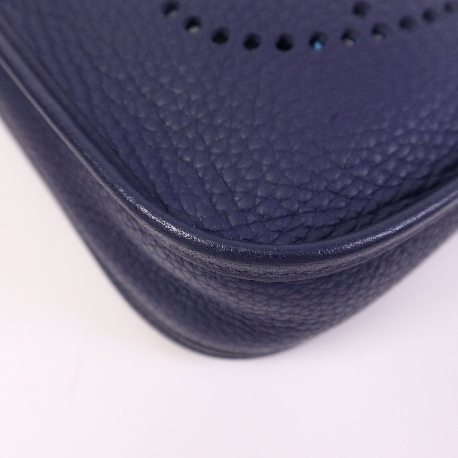 HERMES Clemence皮革Evelyne TPM銀扣肩背袋Bleu Encre