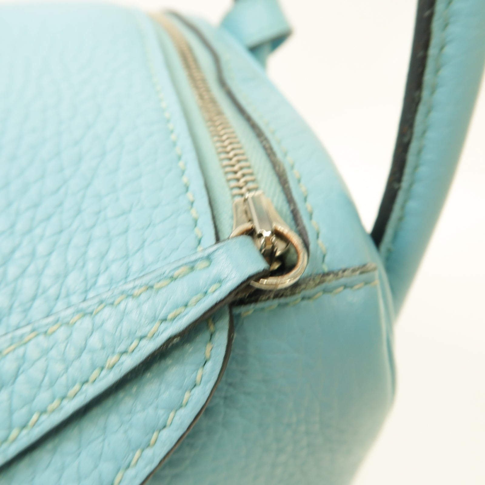 HERMES 【清倉大減價】Clemence皮革Lindy 26銀扣手挽肩背兩用袋Blue Atoll淺藍色