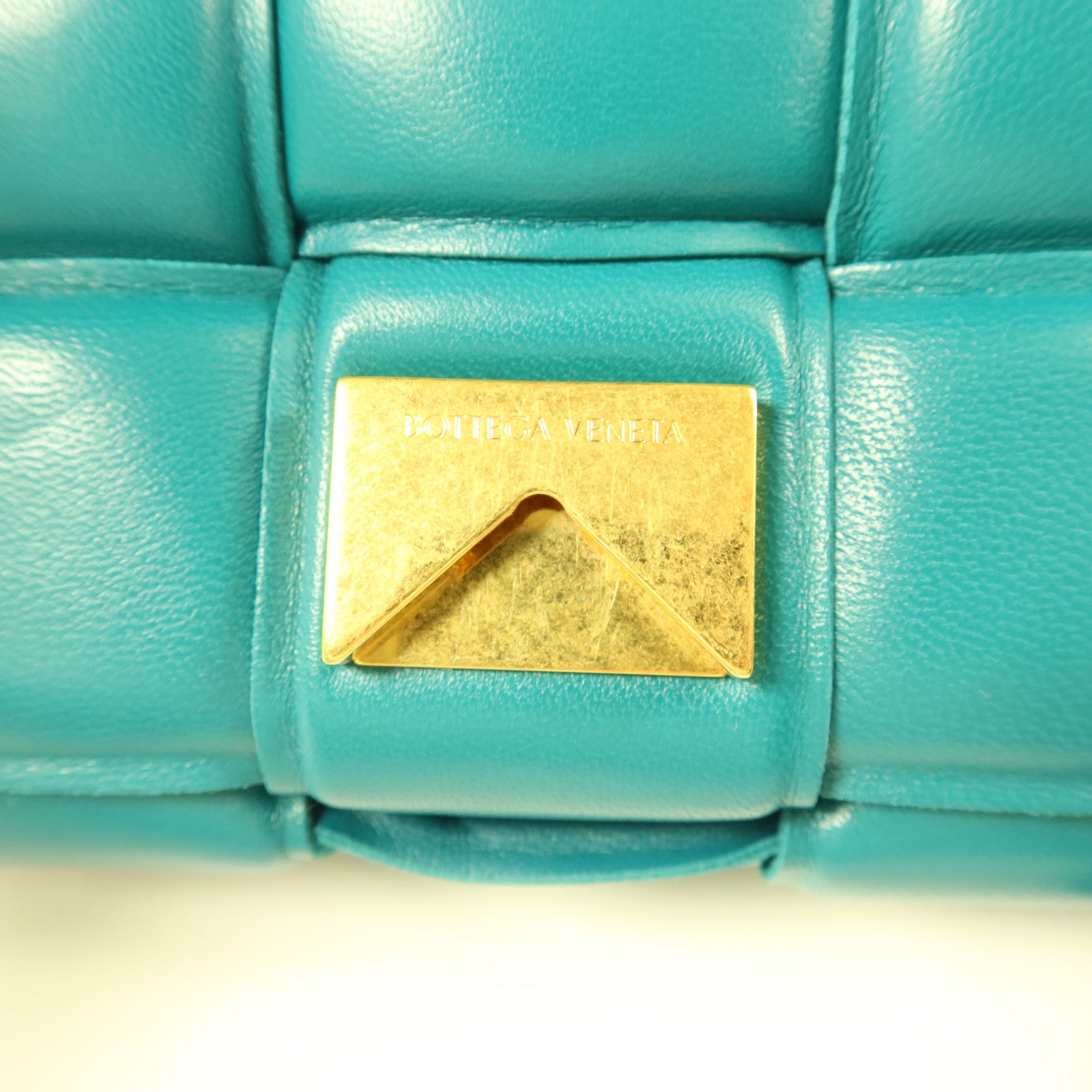 BOTTEGA VENETA 羊皮皮革Padded Cassette肩背袋