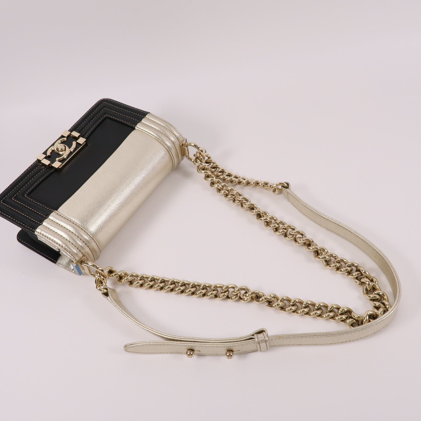 CHANEL 牛皮皮革Boy 20鏈帶肩背袋