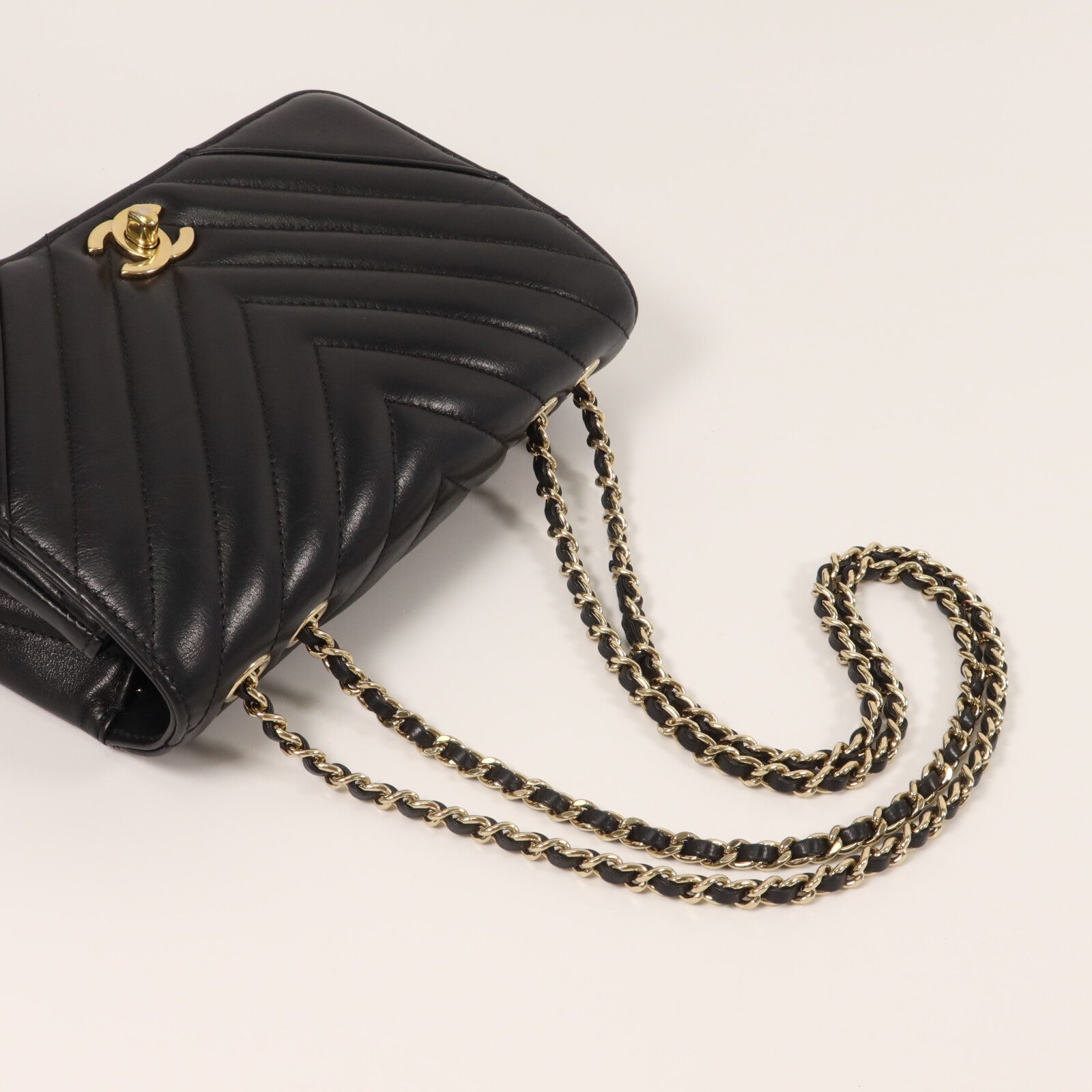 CHANEL 牛皮皮革Chain Shoulder鏈帶肩背袋