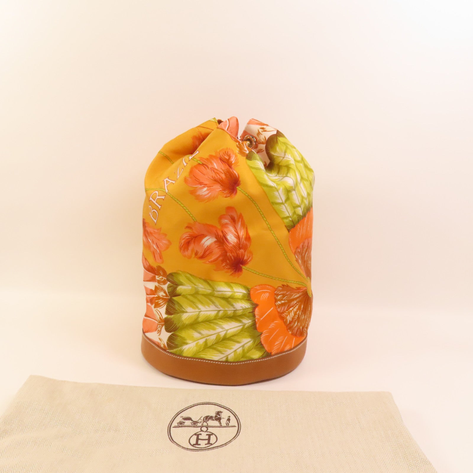 HERMES 絲質Soie Cool 22銀扣肩背袋Orange