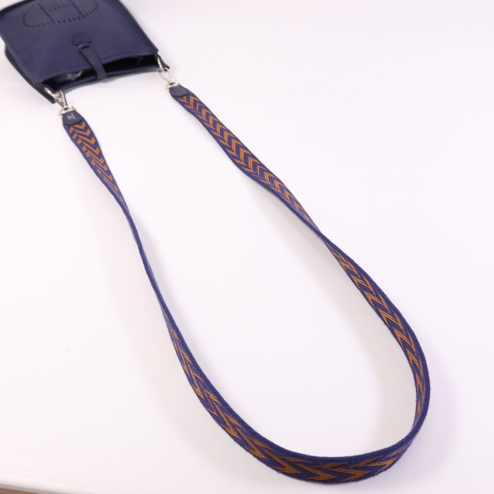 HERMES Clemence皮革Evelyne TPM銀扣肩背袋Bleu Encre
