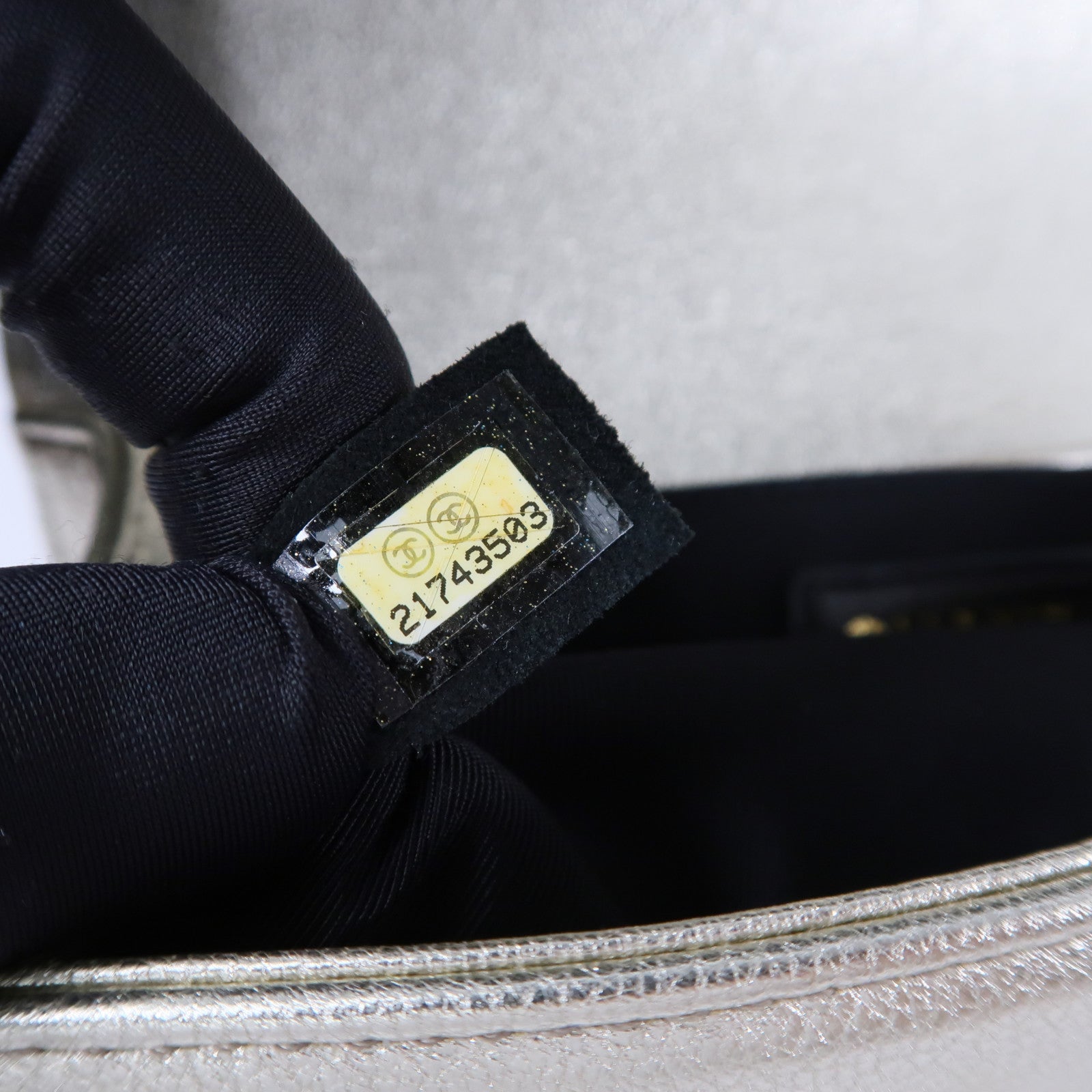 CHANEL 牛皮皮革Boy 20鏈帶肩背袋