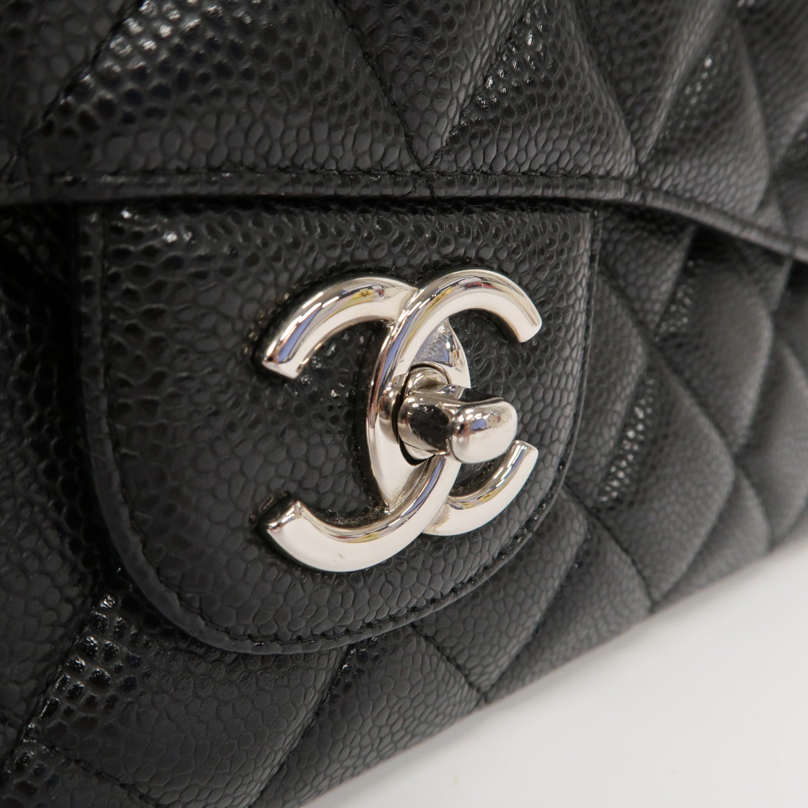 CHANEL 【激減優惠】菱格牛皮皮革Maxi Jumbo銀扣鏈帶肩背袋黑色