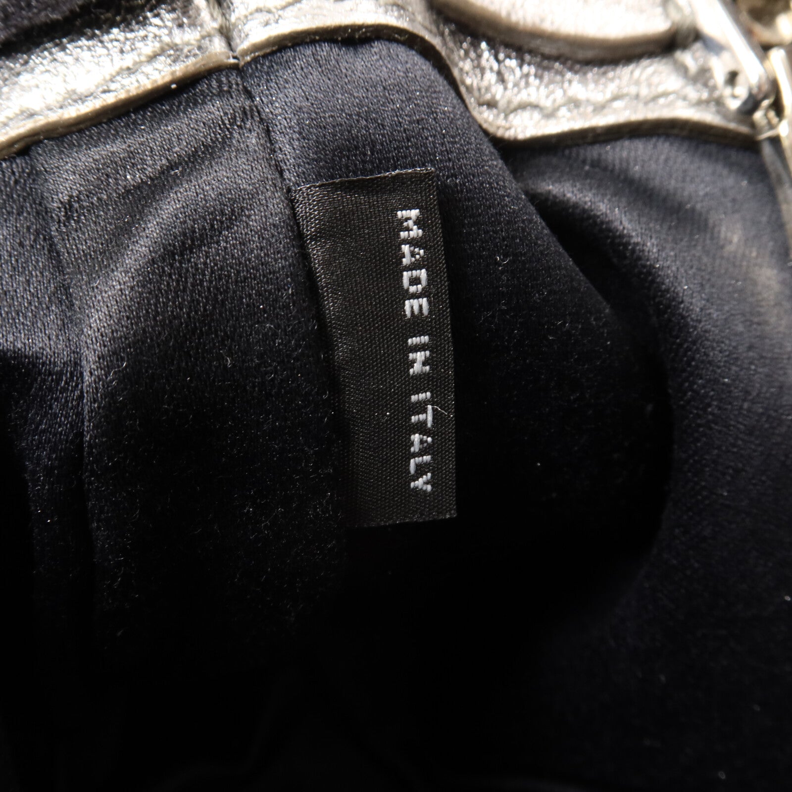 Miu Miu 羊皮皮革Clutch With Chain鏈帶肩背袋