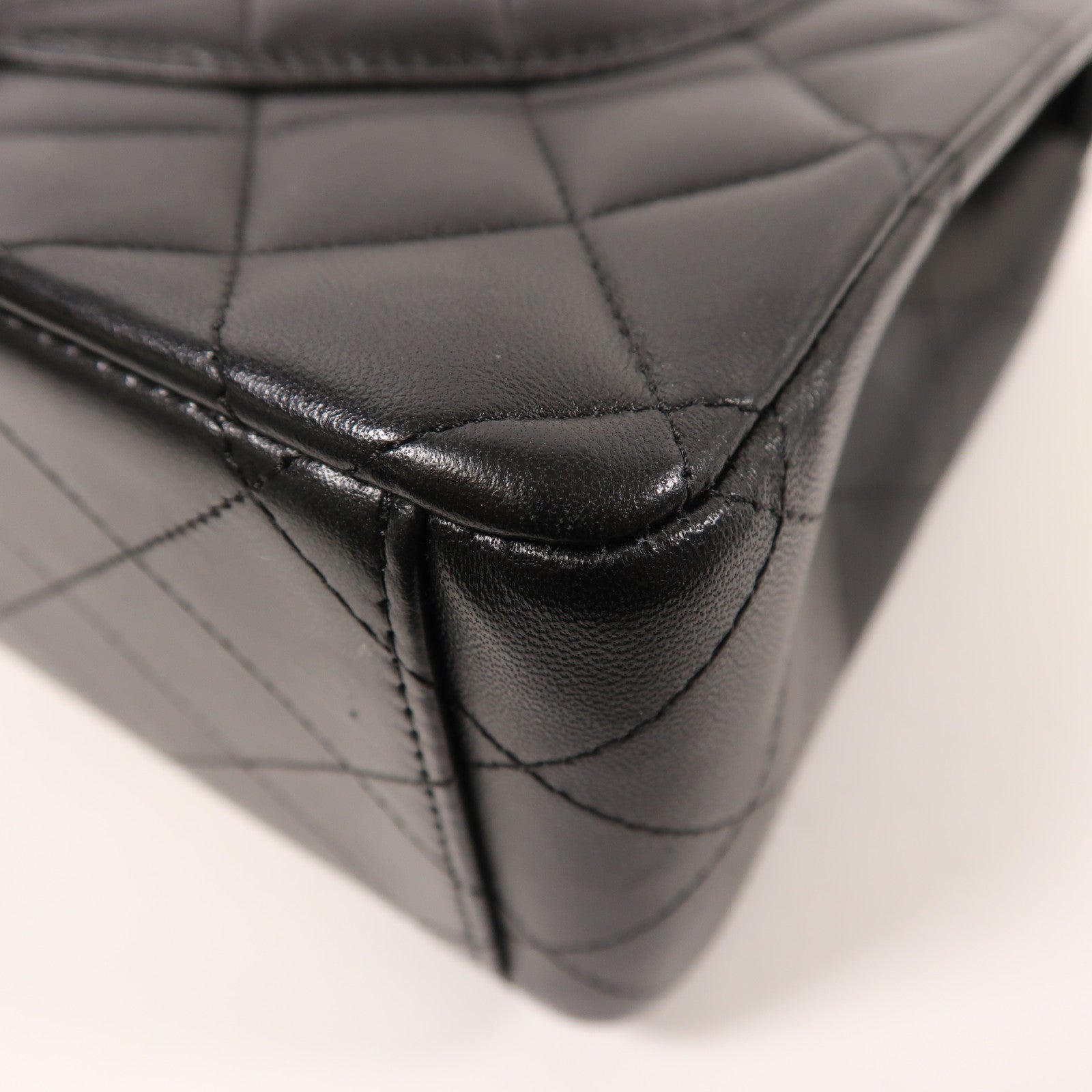 CHANEL 羊皮皮革Maxi Classic金扣鏈帶肩背袋