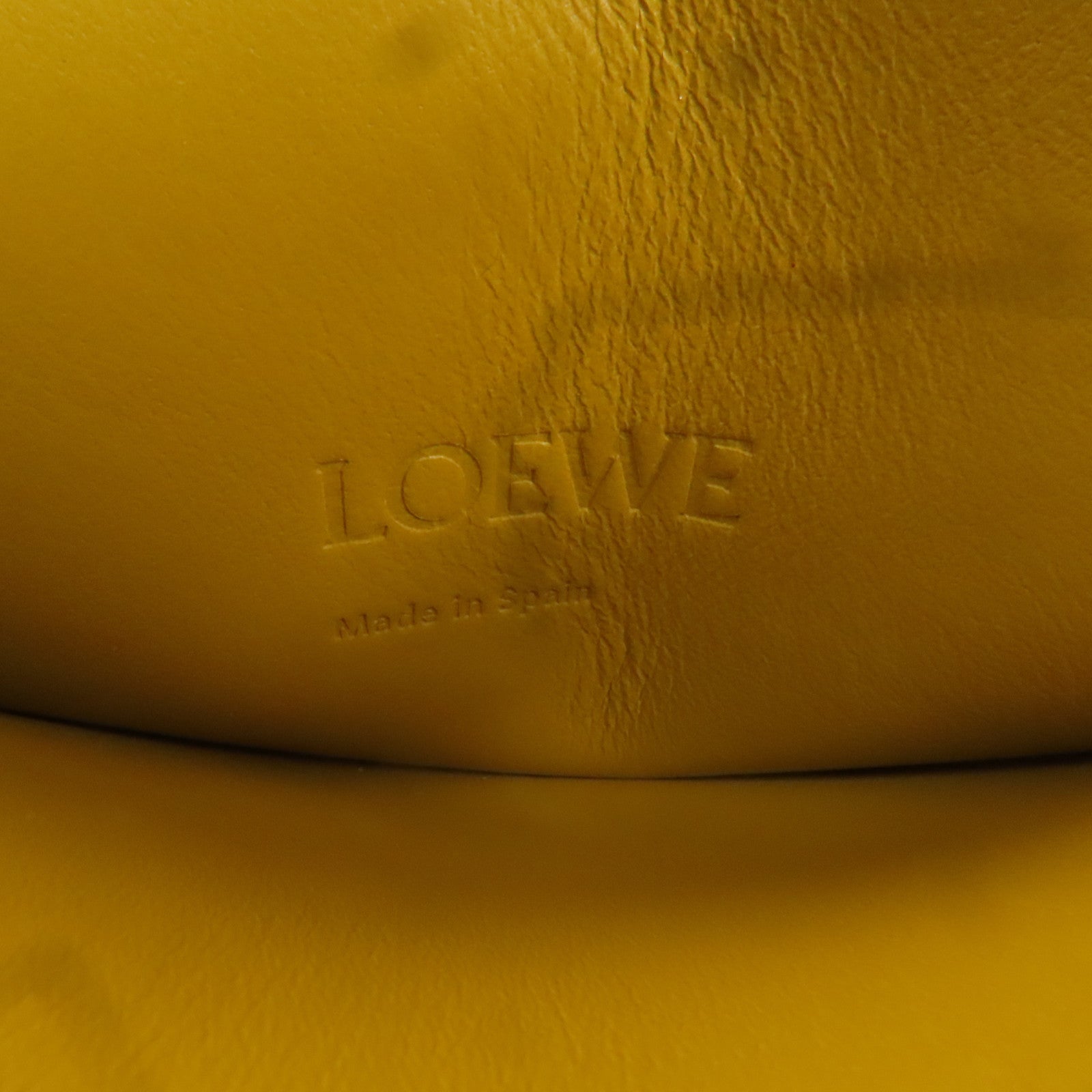 LOEWE 牛皮皮革Dice Pocket銀扣肩背袋黃色