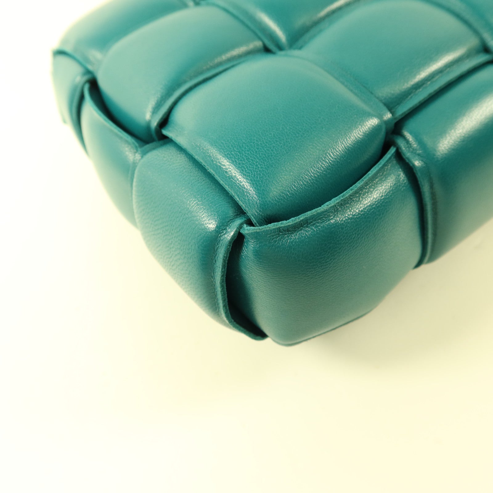 BOTTEGA VENETA 羊皮皮革Padded Cassette肩背袋