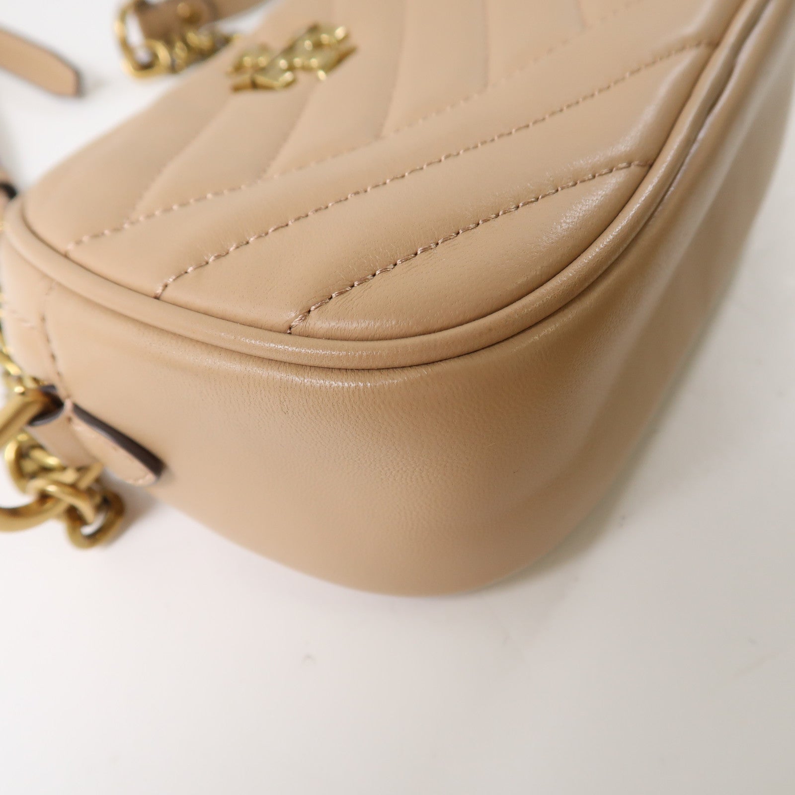 TORY BURCH GHW Kira Chevron Camera Shoulder Bag 152353 Calfskin Leather Beige