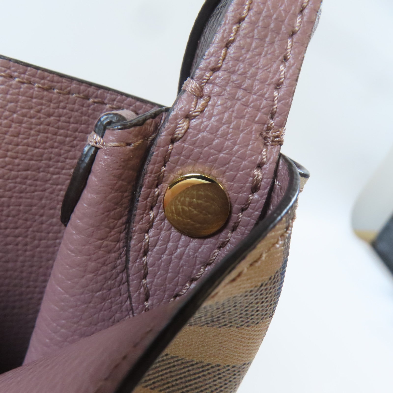 BURBERRY 塗層帆布Check Bucket金扣肩背袋卡其色