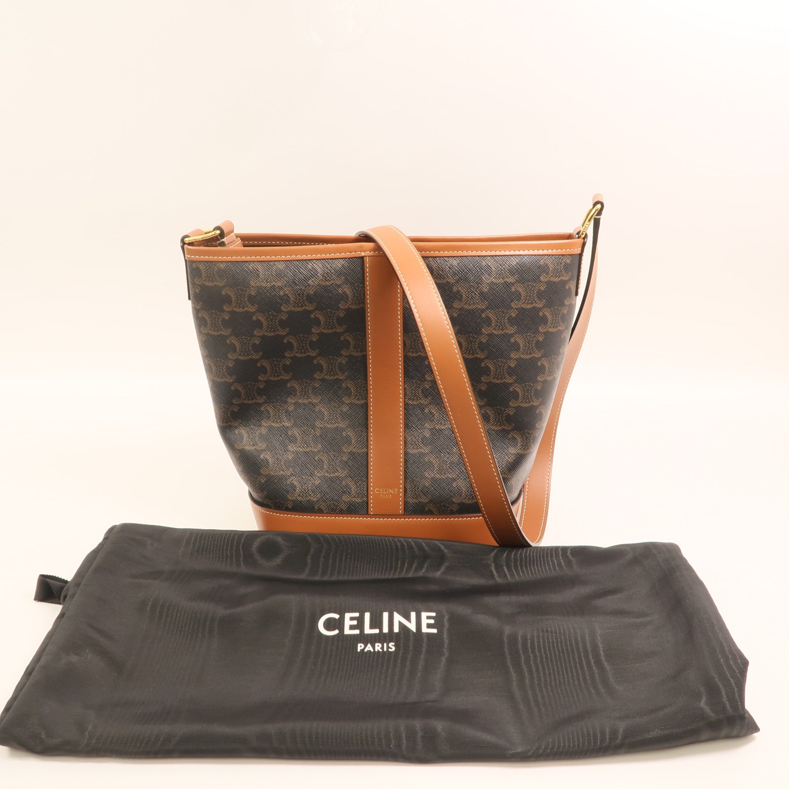CELINE 塗層帆布Triomphe Small Bucket Bag金扣肩背袋