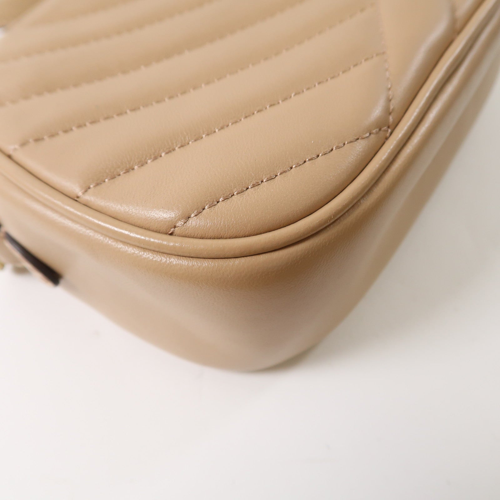 TORY BURCH GHW Kira Chevron Camera Shoulder Bag 152353 Calfskin Leather Beige